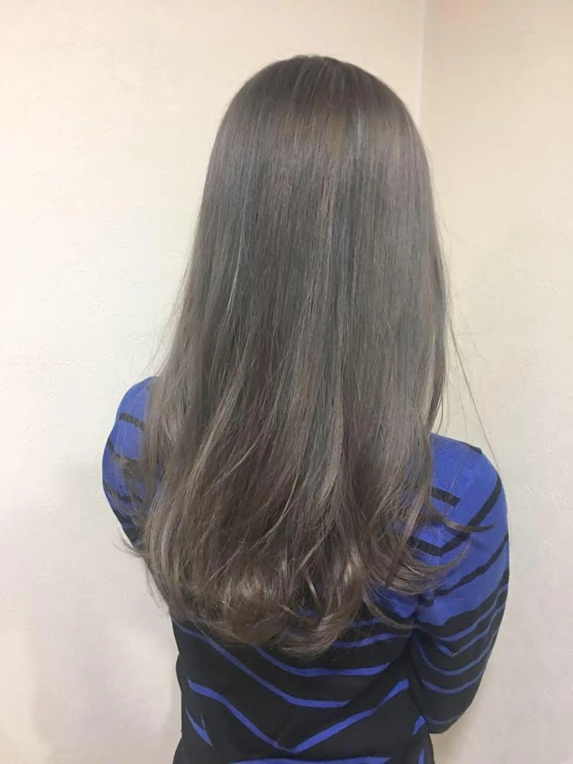 カラー 工藤 綾華のヘアスタイル