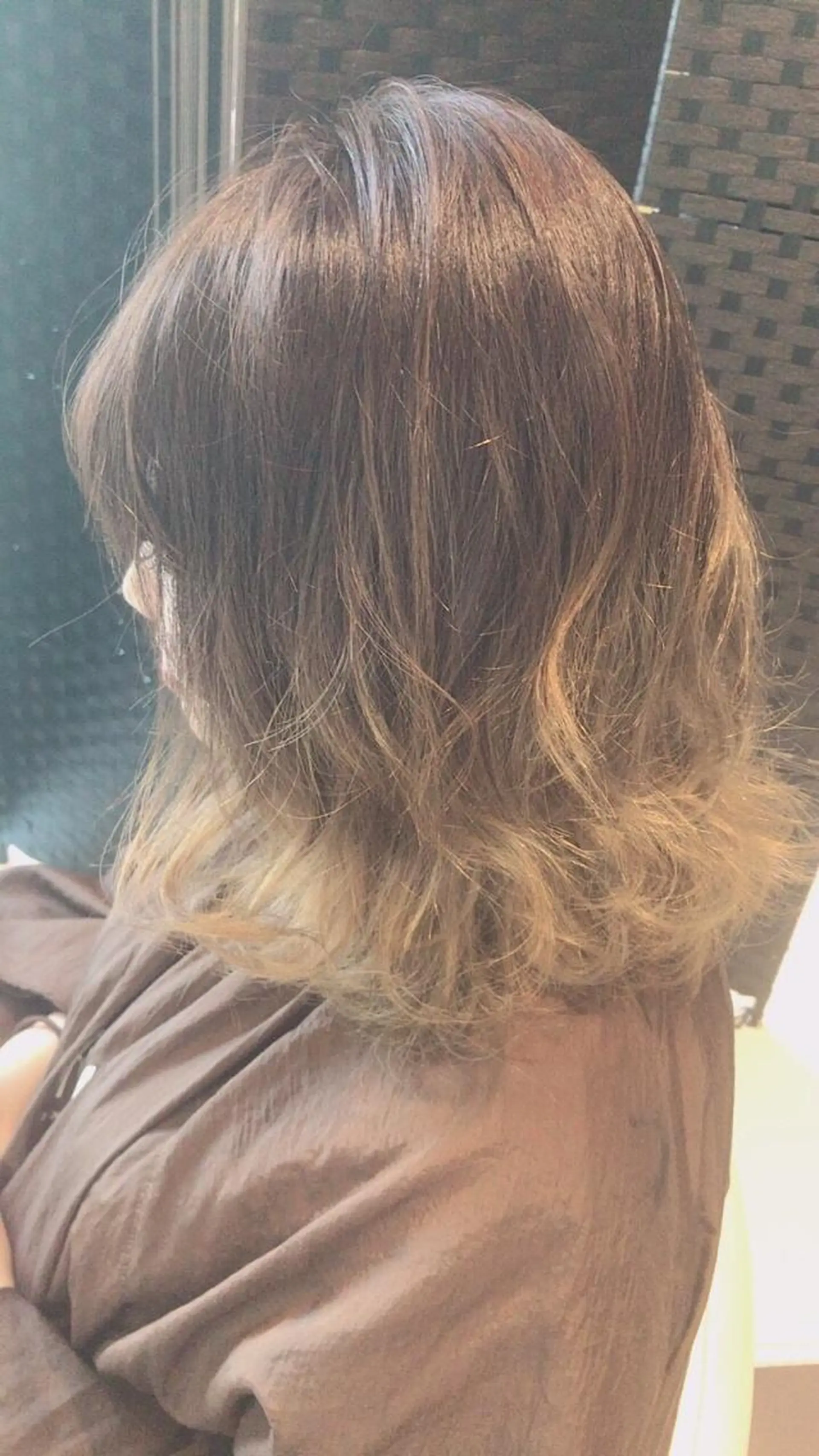 ミディアム カラー hair&make earth 石巻店所属・塚下 彩のマツエク・マツパデザイン