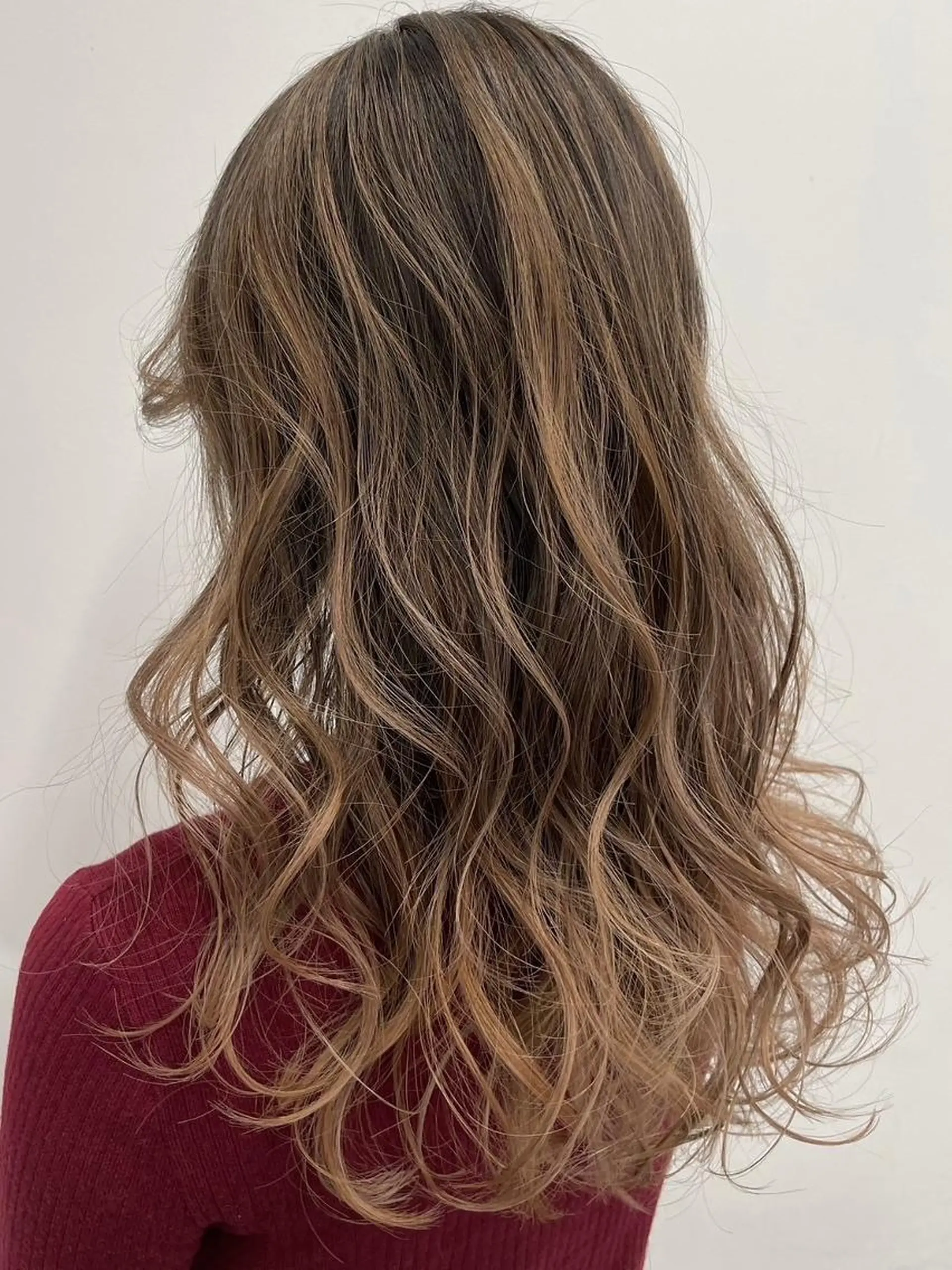 セミロング くびれヘア ハイライト ウルフカット ヘアカラー トリートメント 【公式】amble luxe 中野のヘアスタイル