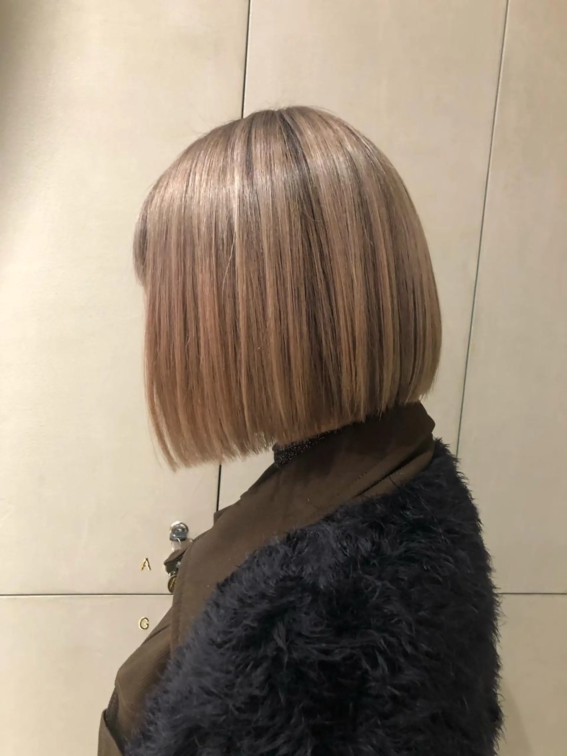 ミディアム カラー 古屋 花織のヘアスタイル