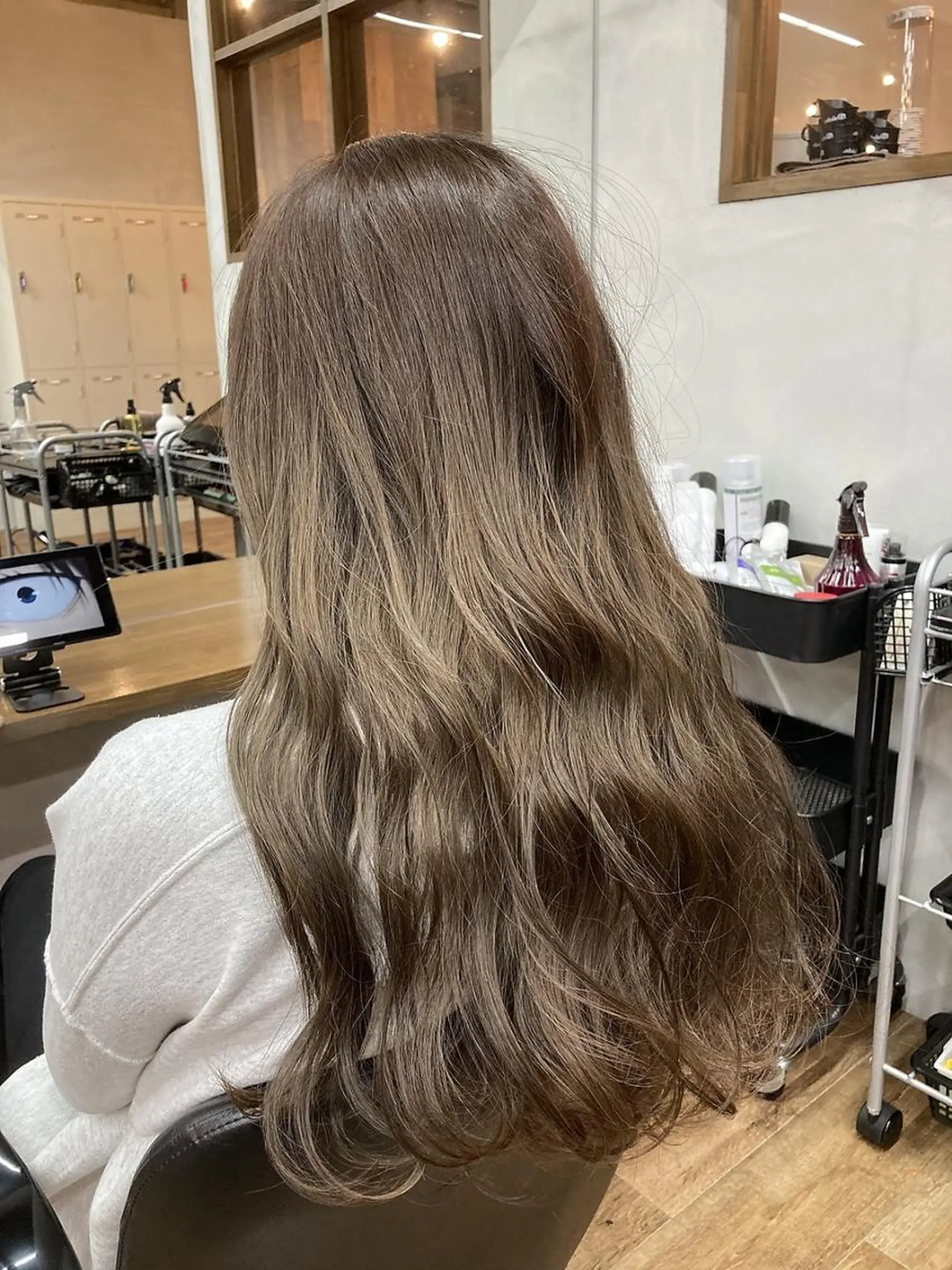 ロング カラー グレージュ ANGELICA 天理店のヘアスタイル