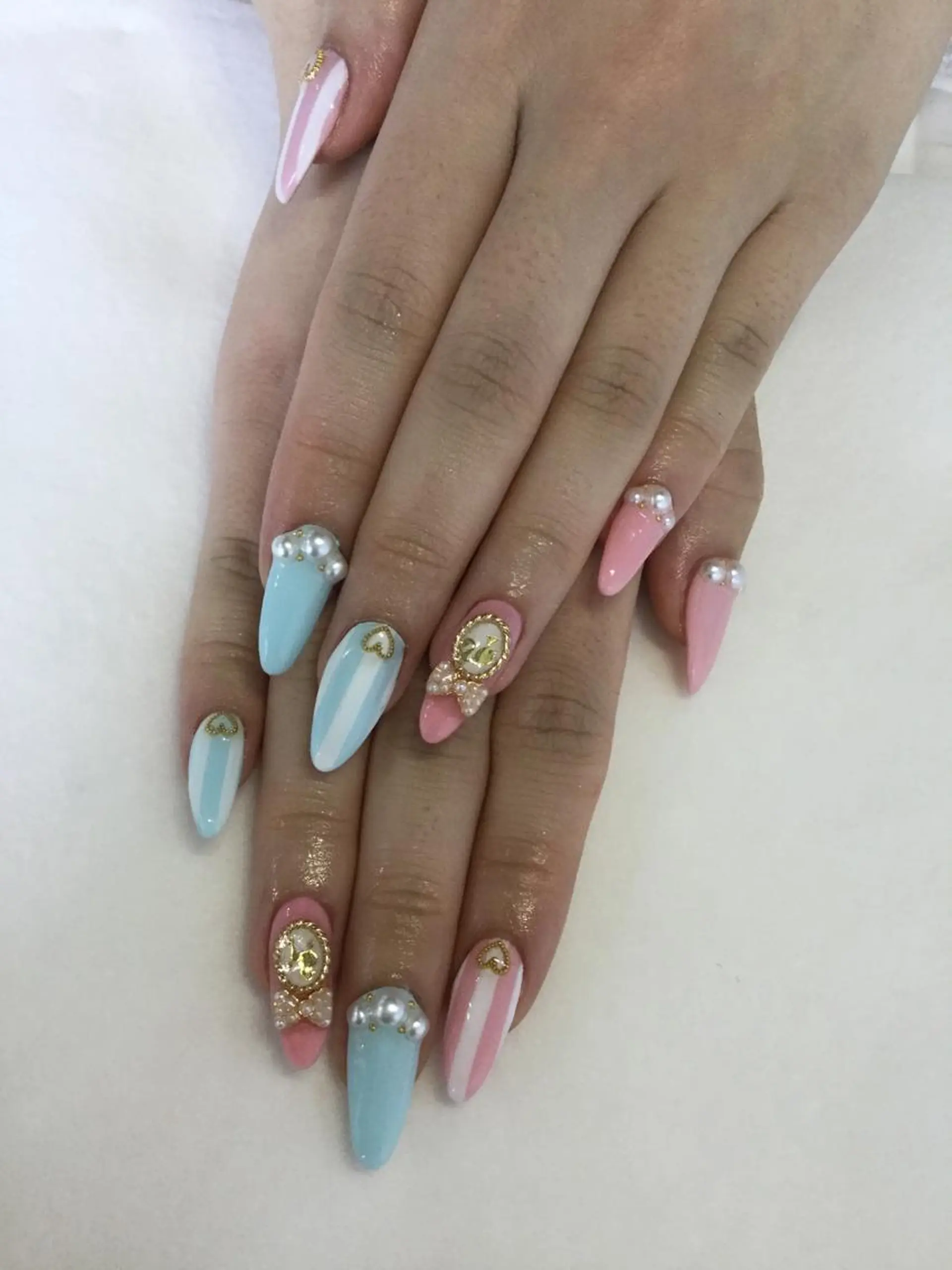 ネイル ハンドネイル 💎🐰 saki. m 🐰💎のネイルデザイン