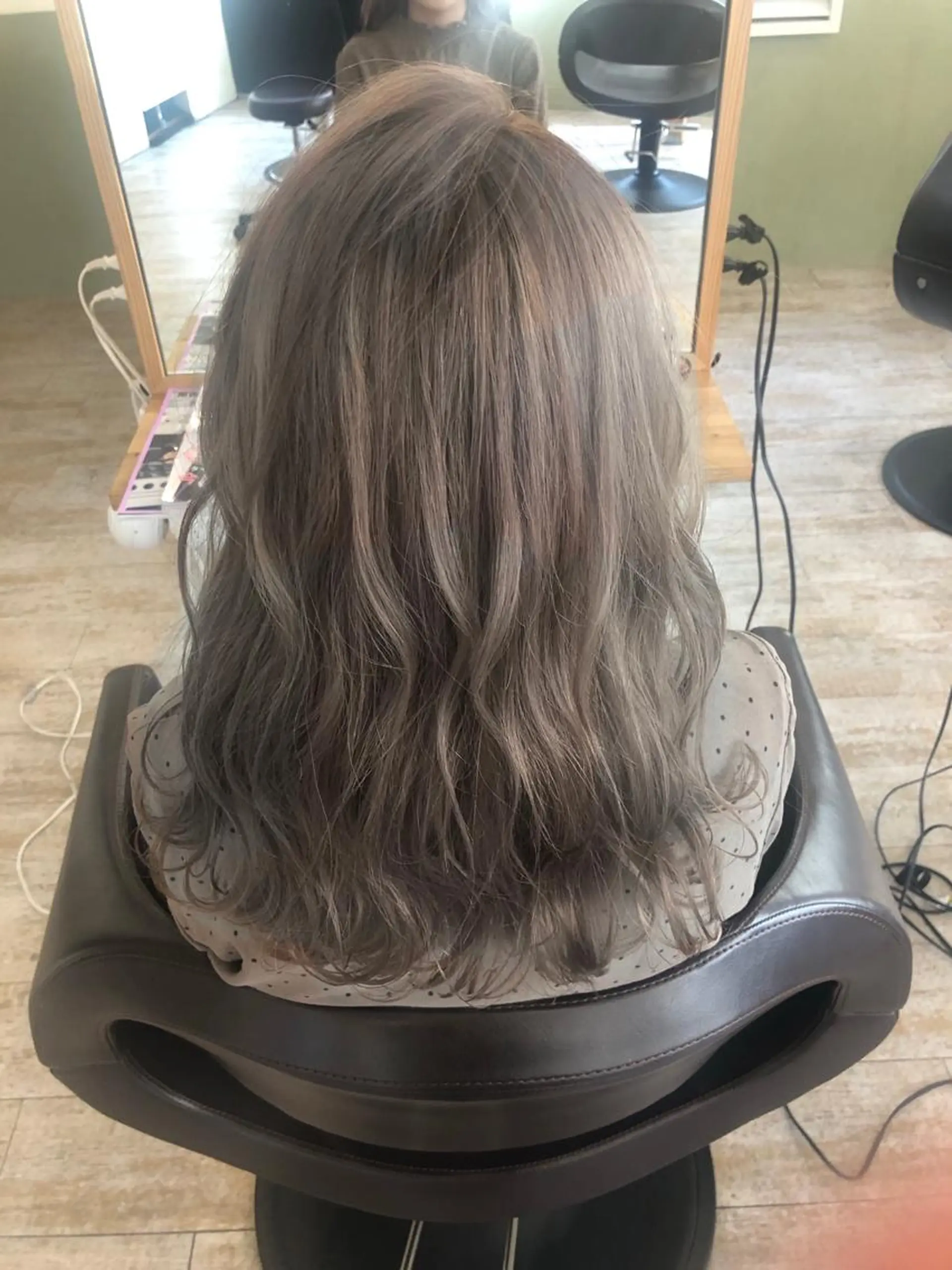 ミディアム カラー グレージュ ミルクティーグレージュ ヘアカラー トリートメント Cuore 清尾 浩昭のヘアスタイル