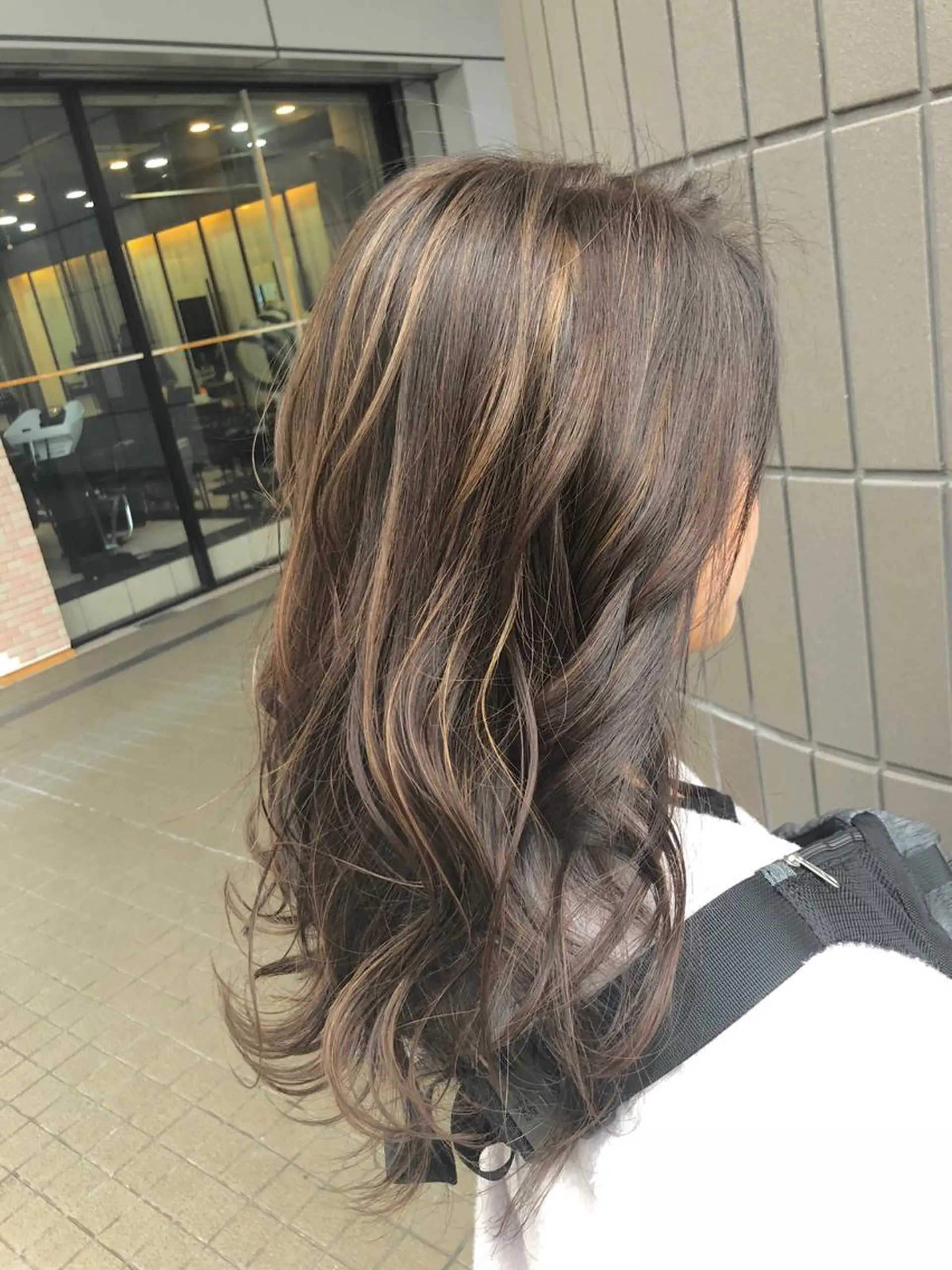 セミロング カラー ハイライトカラー 外国人風カラー ハイライト カット ヘアカラー トリートメント SHAFT Ieiriのヘアスタイル