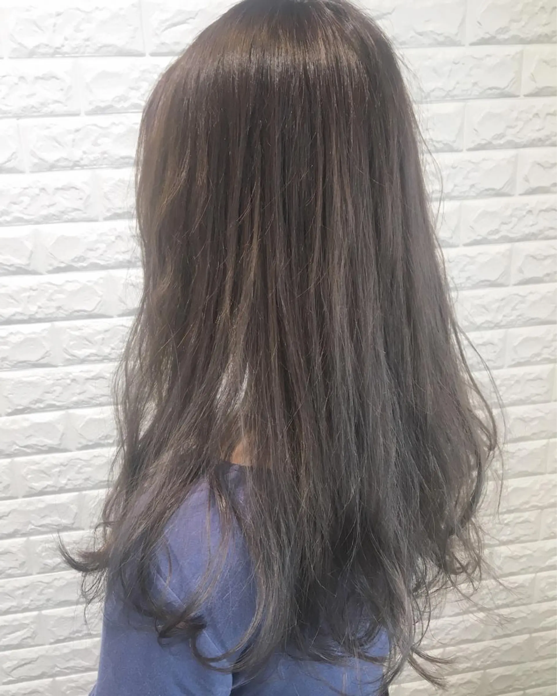 セミロング カラー グレージュ パープルカラー パープルグレージュ トリートメント 西本 夏美のヘアスタイル