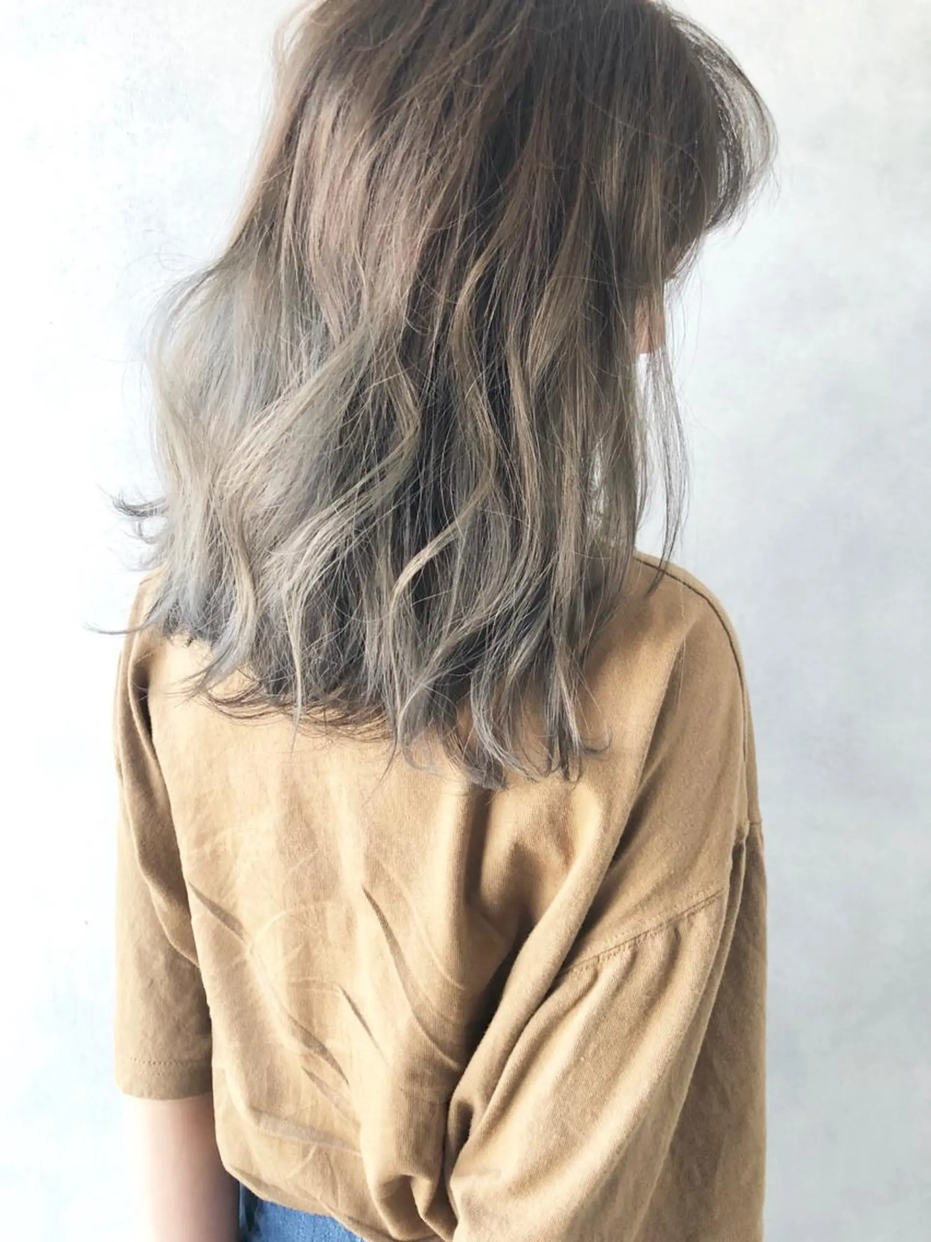 ミディアム 外国人風カラー ハイライト ヘアカラー トリートメント 小澤大輔 YOLO hairのヘアスタイル