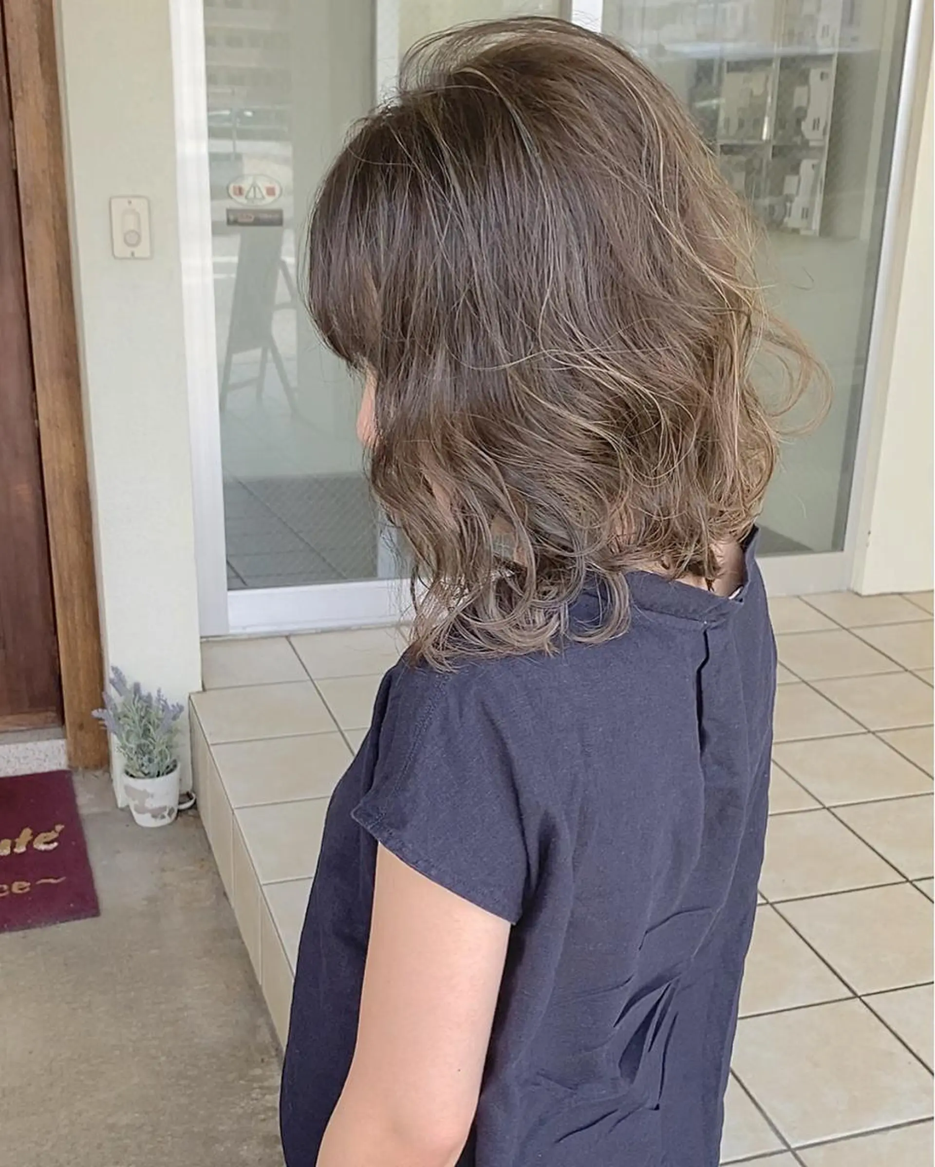 ミディアム カラー バレイヤージュ ハイライトカラー ハイライト レイヤーカット カット ヘアカラー grand juteのヘアスタイル