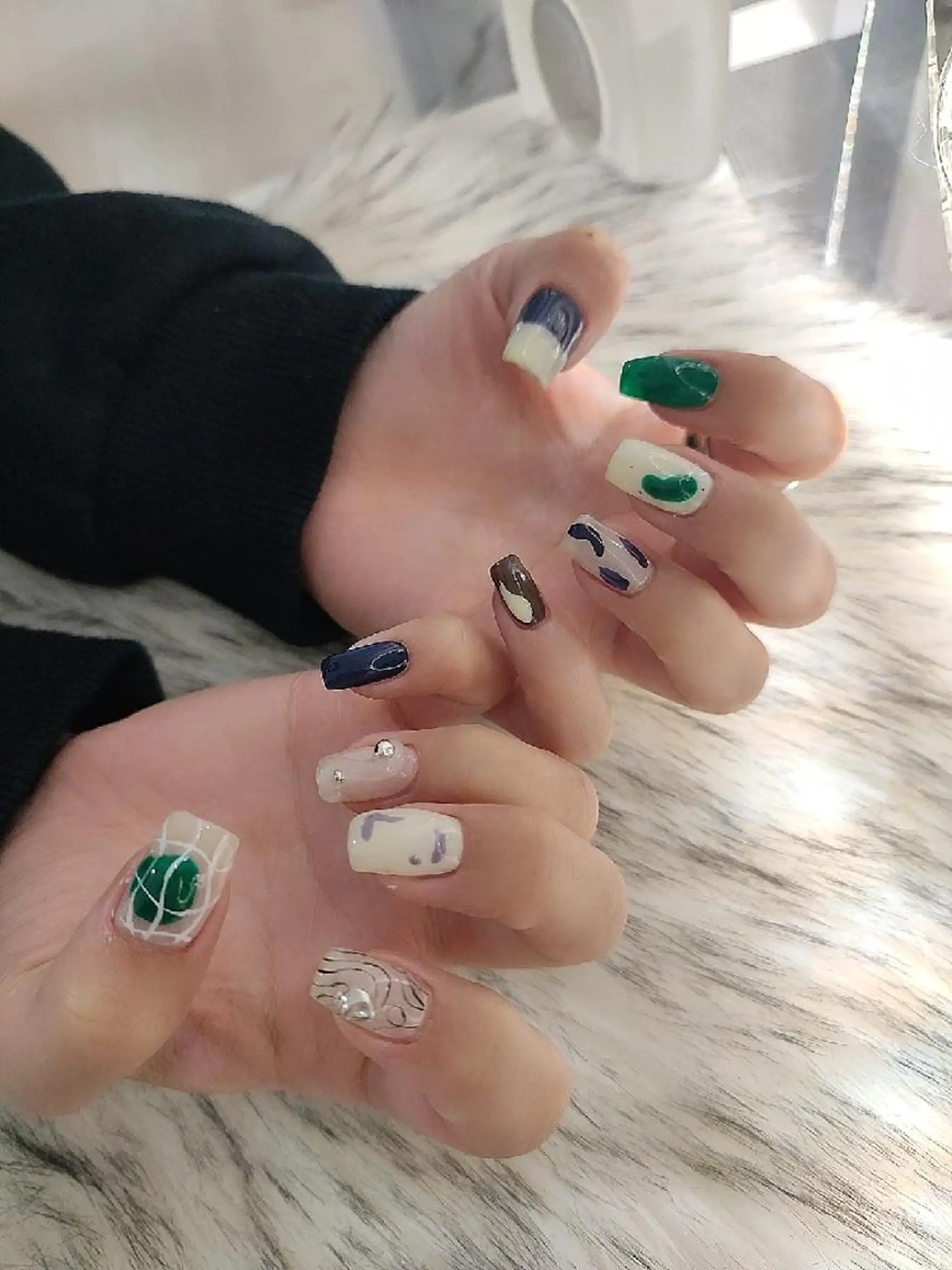 ネイル ハンドネイル RUNWAY 　　の眉毛・アイブロウイメージ