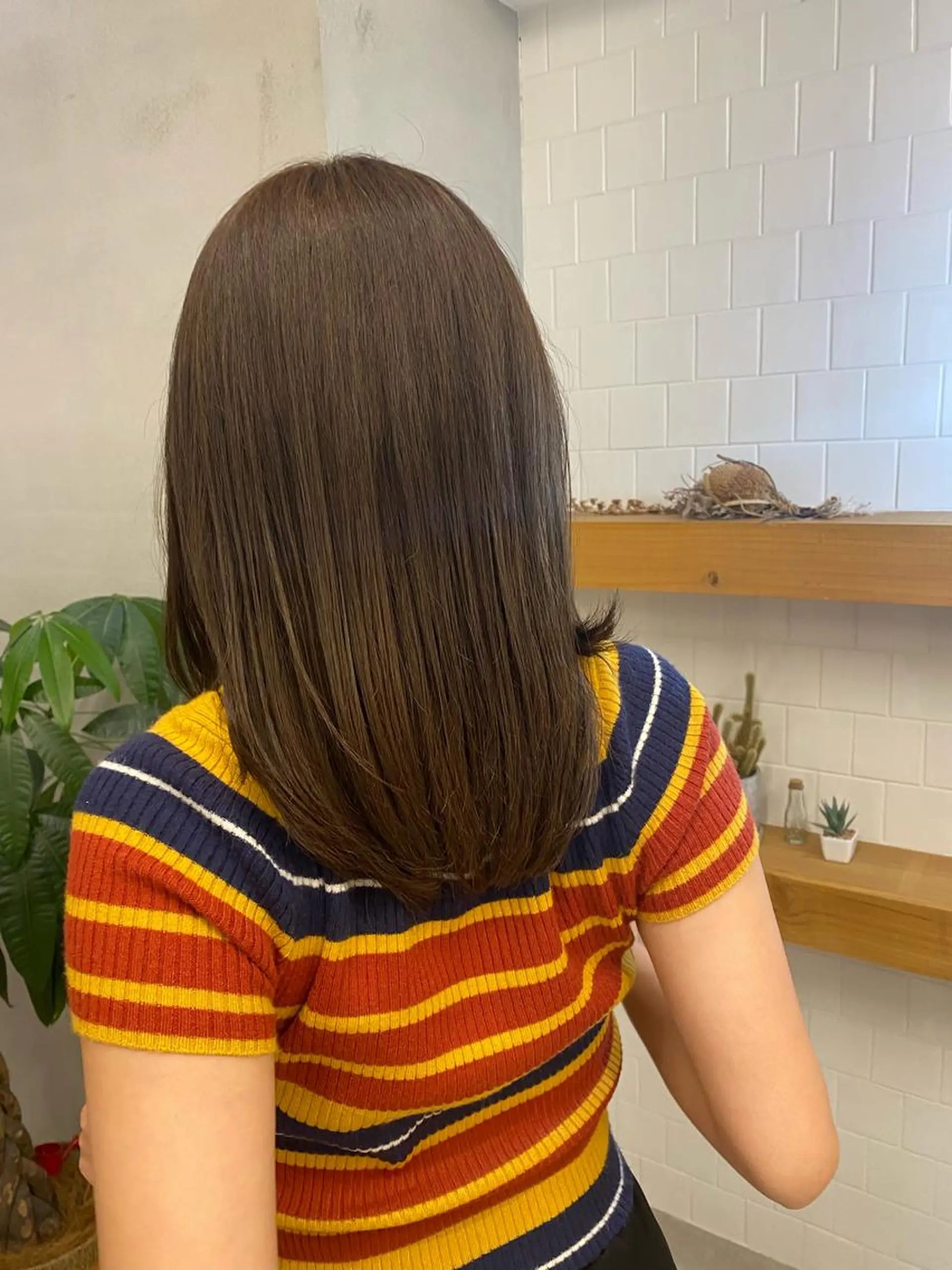 ミディアム カラー レイヤーカット 、 、のヘアスタイル