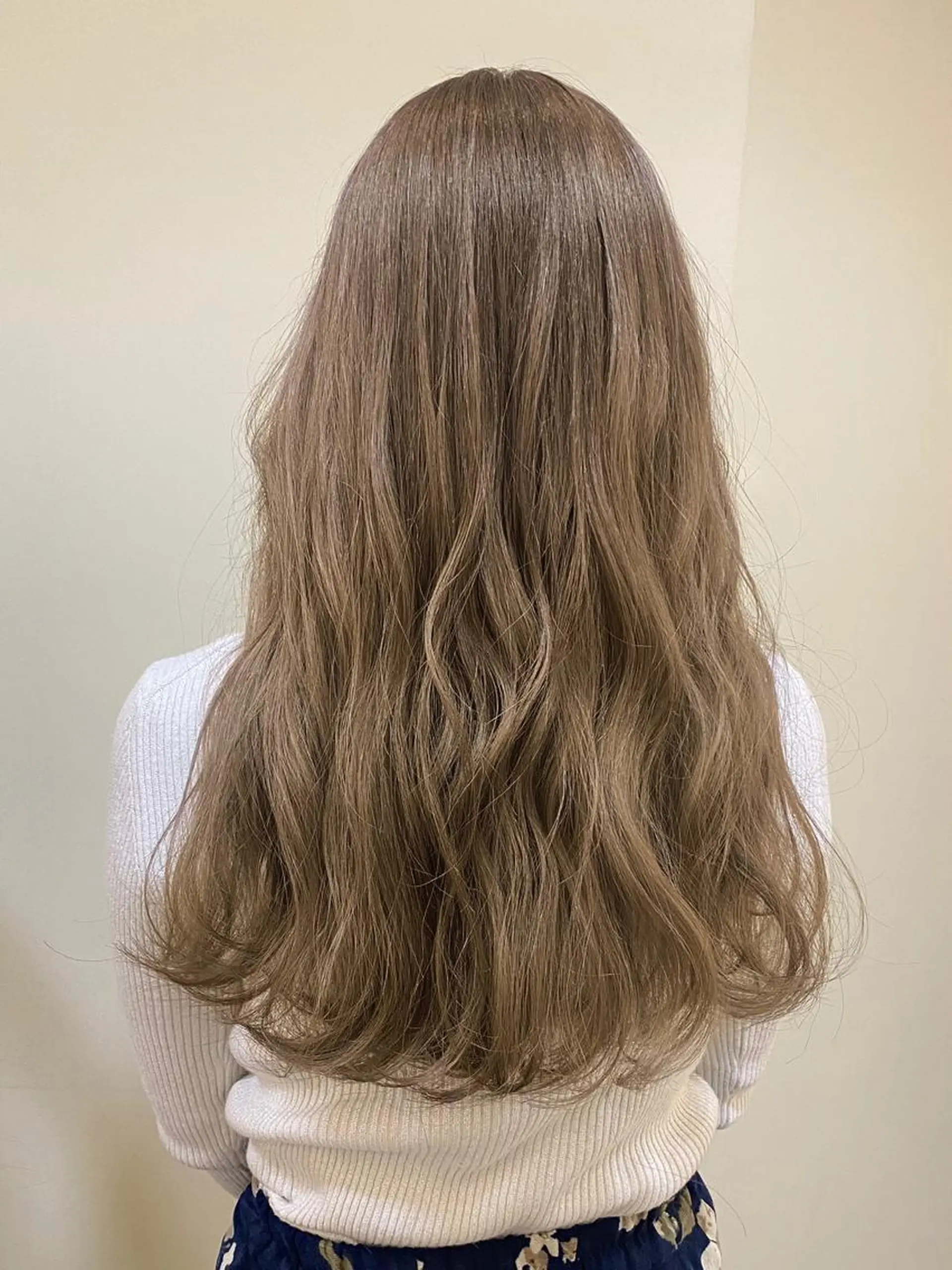 ロング カラー ANNA ／艶髪／ハイトーンのヘアスタイル