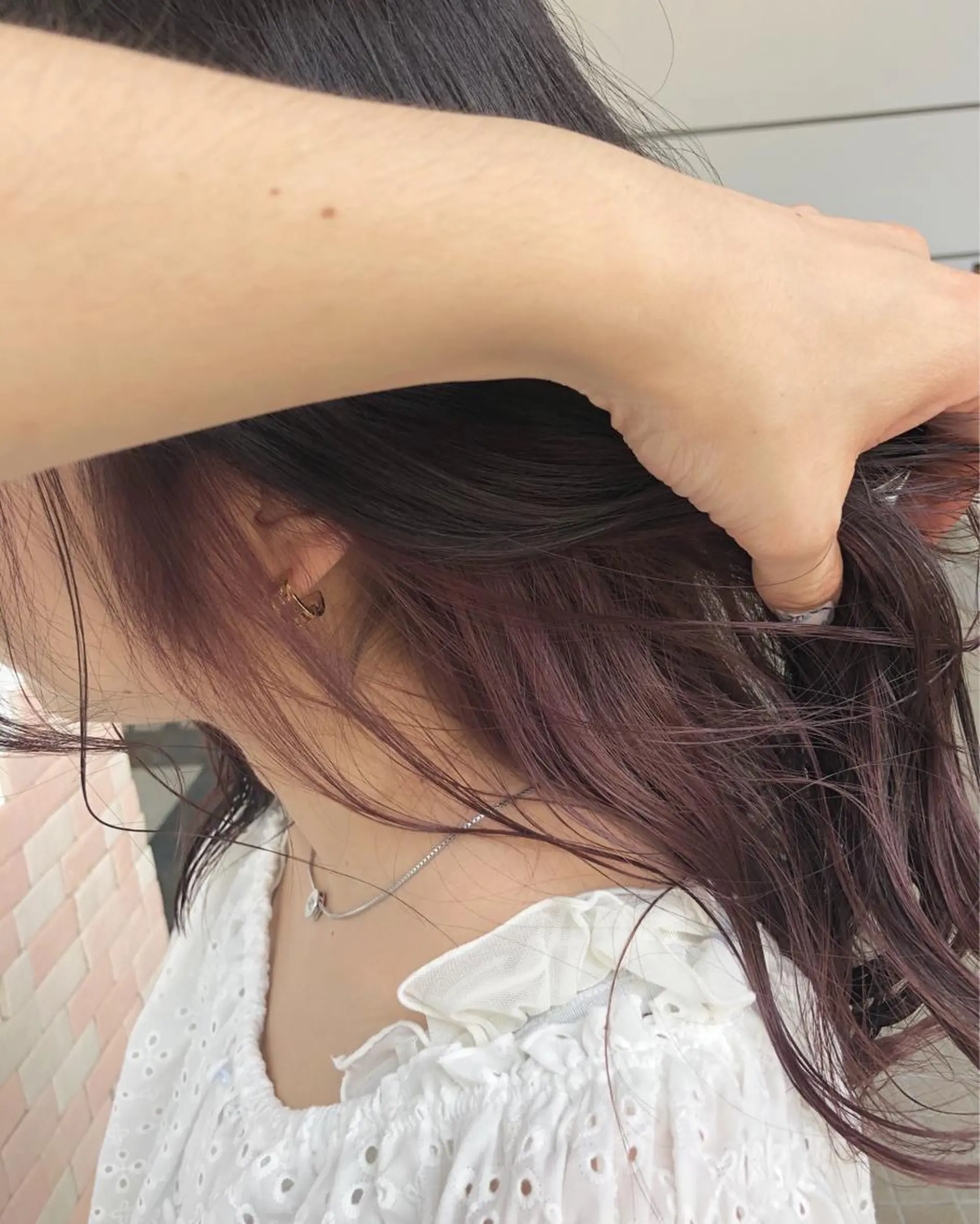 ミディアム カラー インナーカラー ピンクカラー バイオレットカラー カット ヘアカラー トリートメント SHAFT Ieiriのヘアスタイル