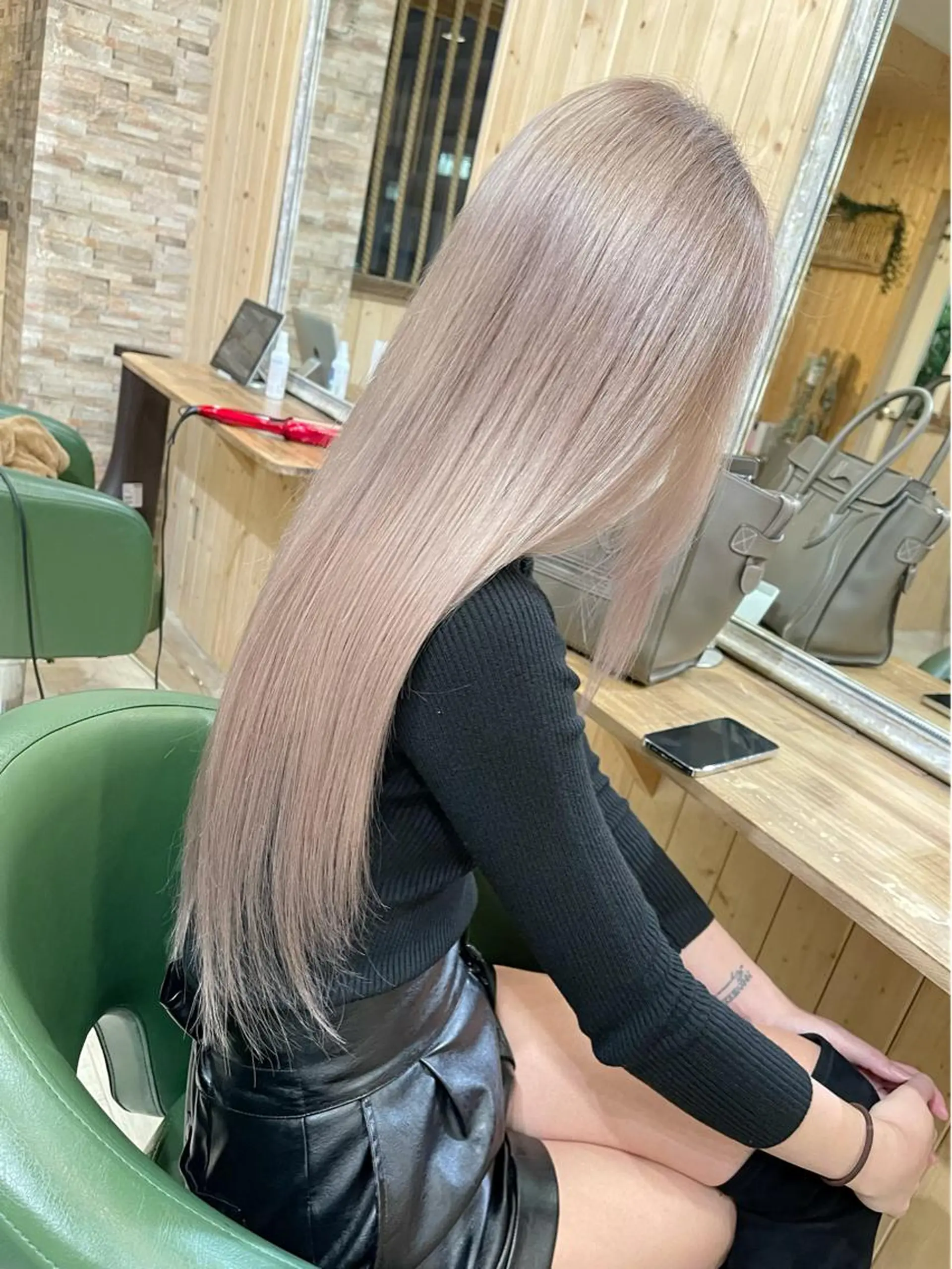 ロング カット ヘアカラー トリートメント 韓国レイヤー外国人風 透明感カラー髪質改善のヘアスタイル