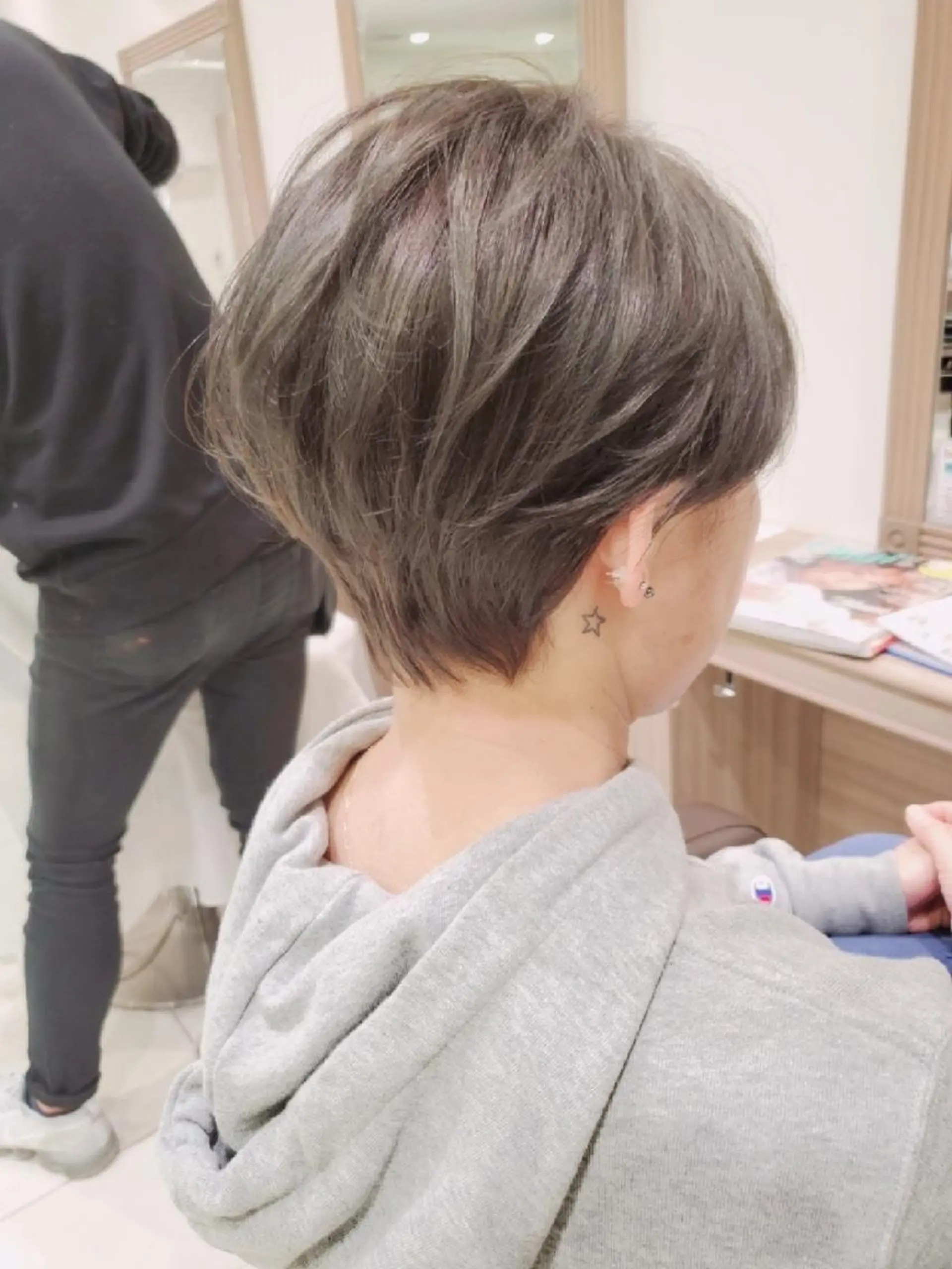 ショート カラー アッシュ イルミナカラー カット 中村 和貴のヘアスタイル