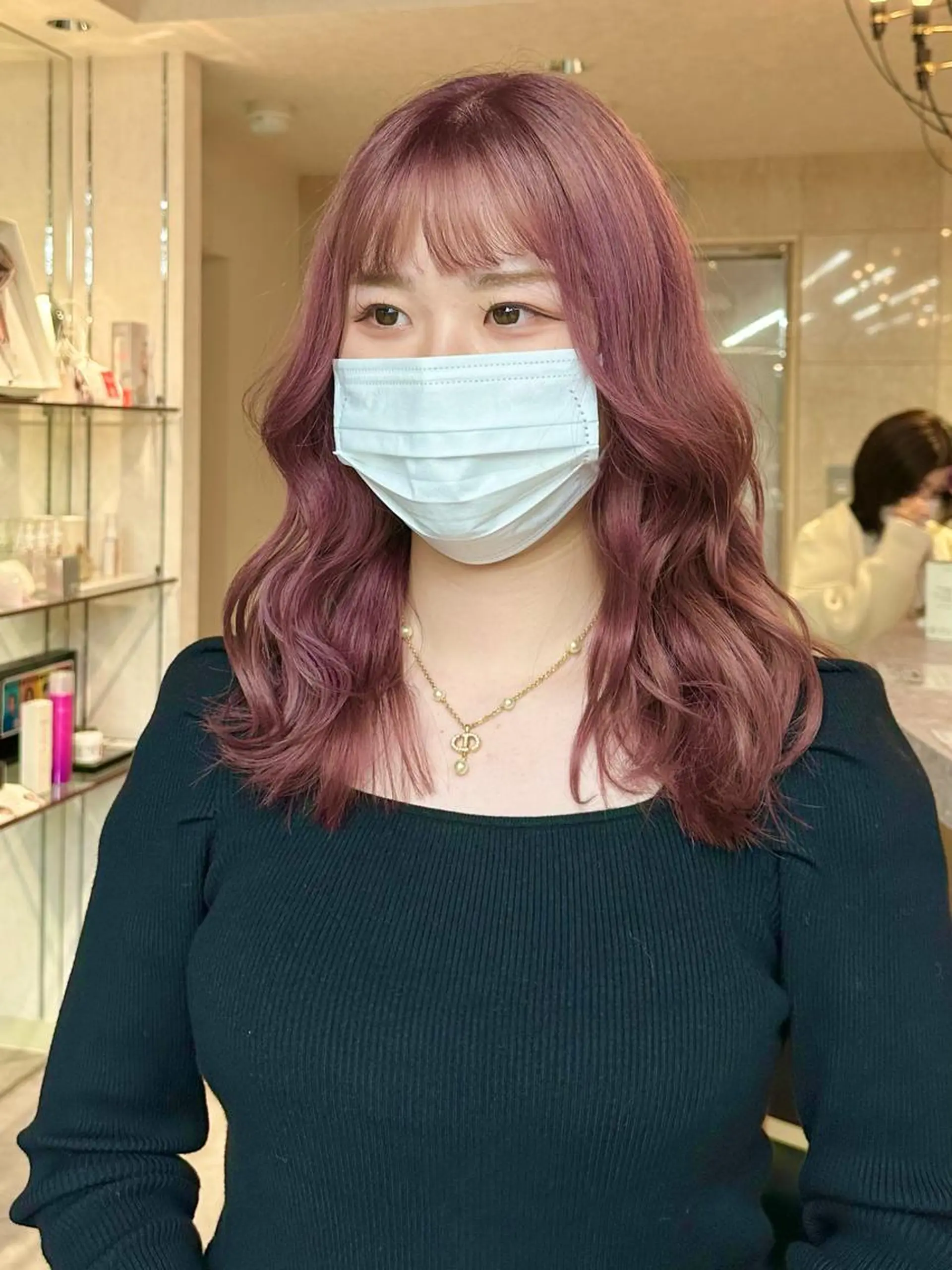 ミディアム カラー ウルフとハイトーン みっちー✂️のヘアスタイル