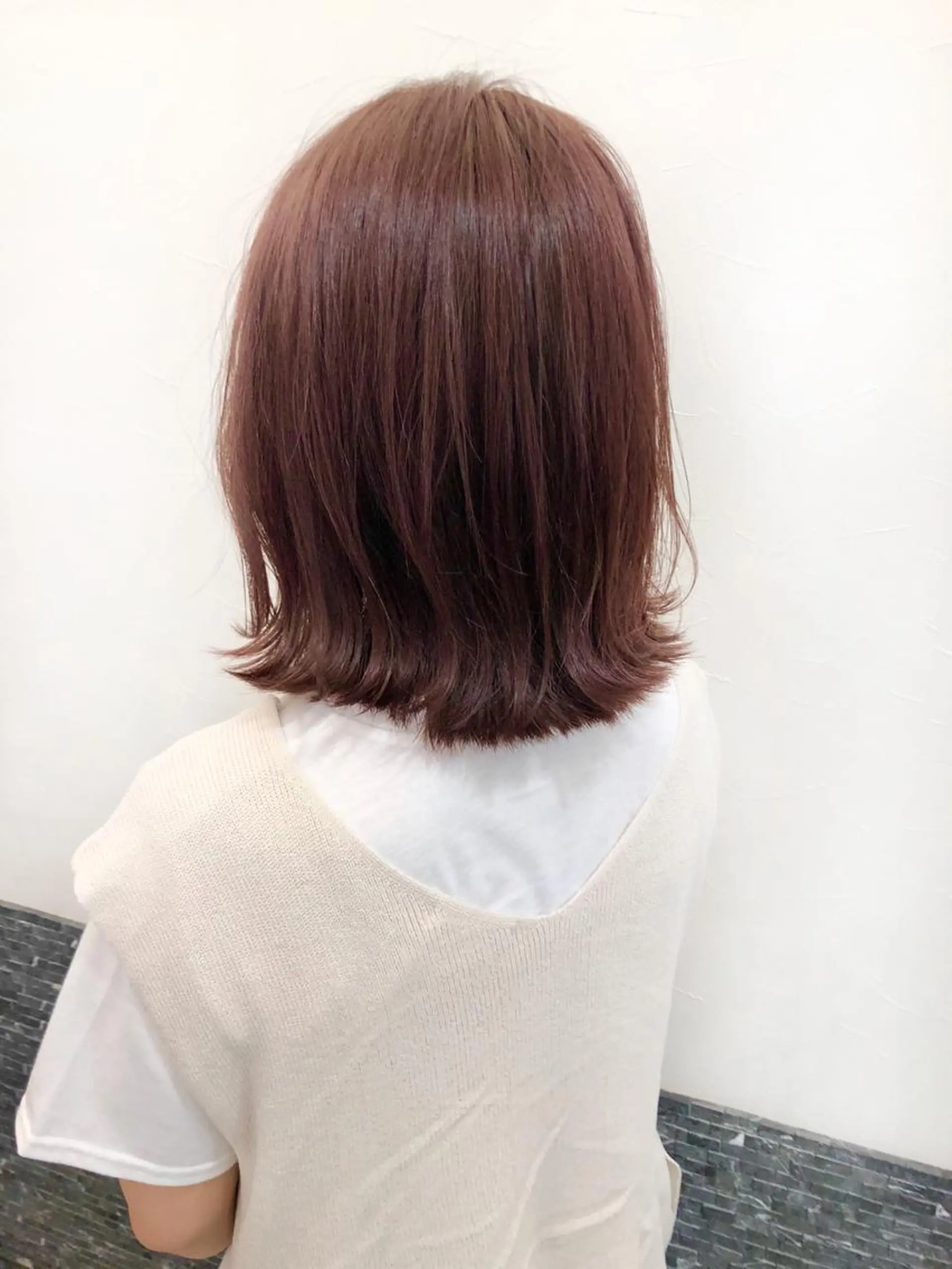 ミディアム カラー 切りっぱなしボブ ベージュカラー ピンクカラー ピンクベージュ ボブ SALOWIN吉祥寺suite店所属・似合わせレイヤー 🇰🇷荒木洋文のヘアスタイル