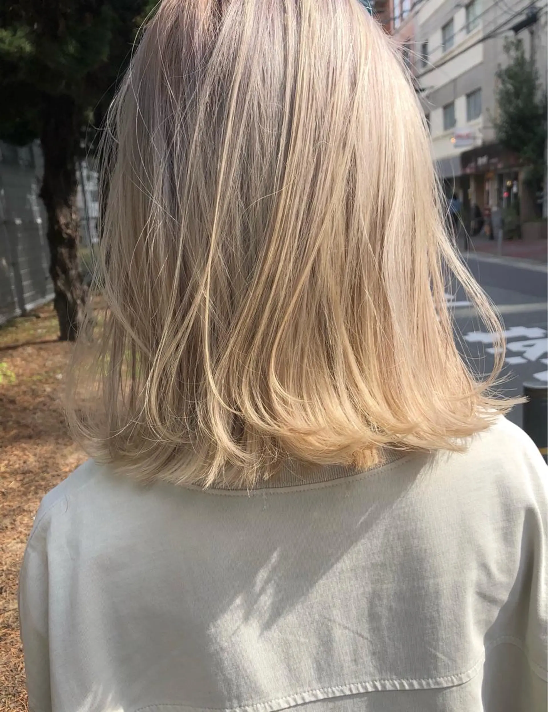 ミディアム カラー ブリーチ ブロンド ホワイトブロンド Pia hair Design Yakuin所属・Pia ツボイ ケイタのヘアスタイル