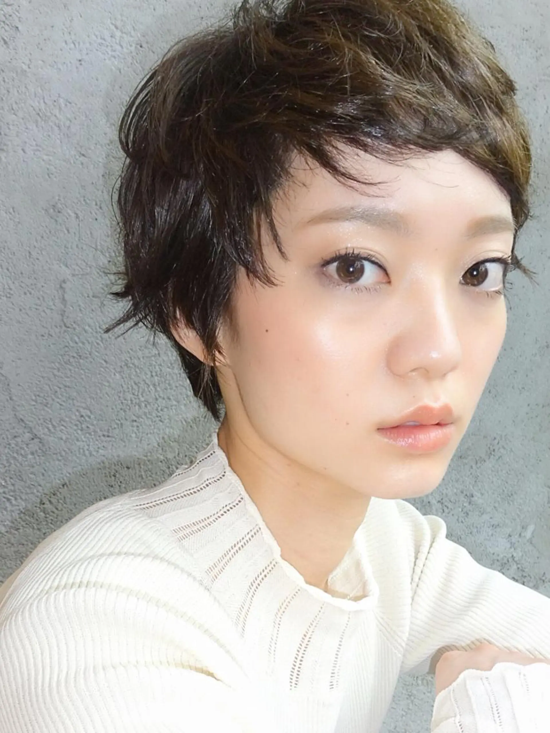 ショート カラー オリーブカラー ショートヘア EMANON天神所属・Hitomi Ezakiのヘアスタイル