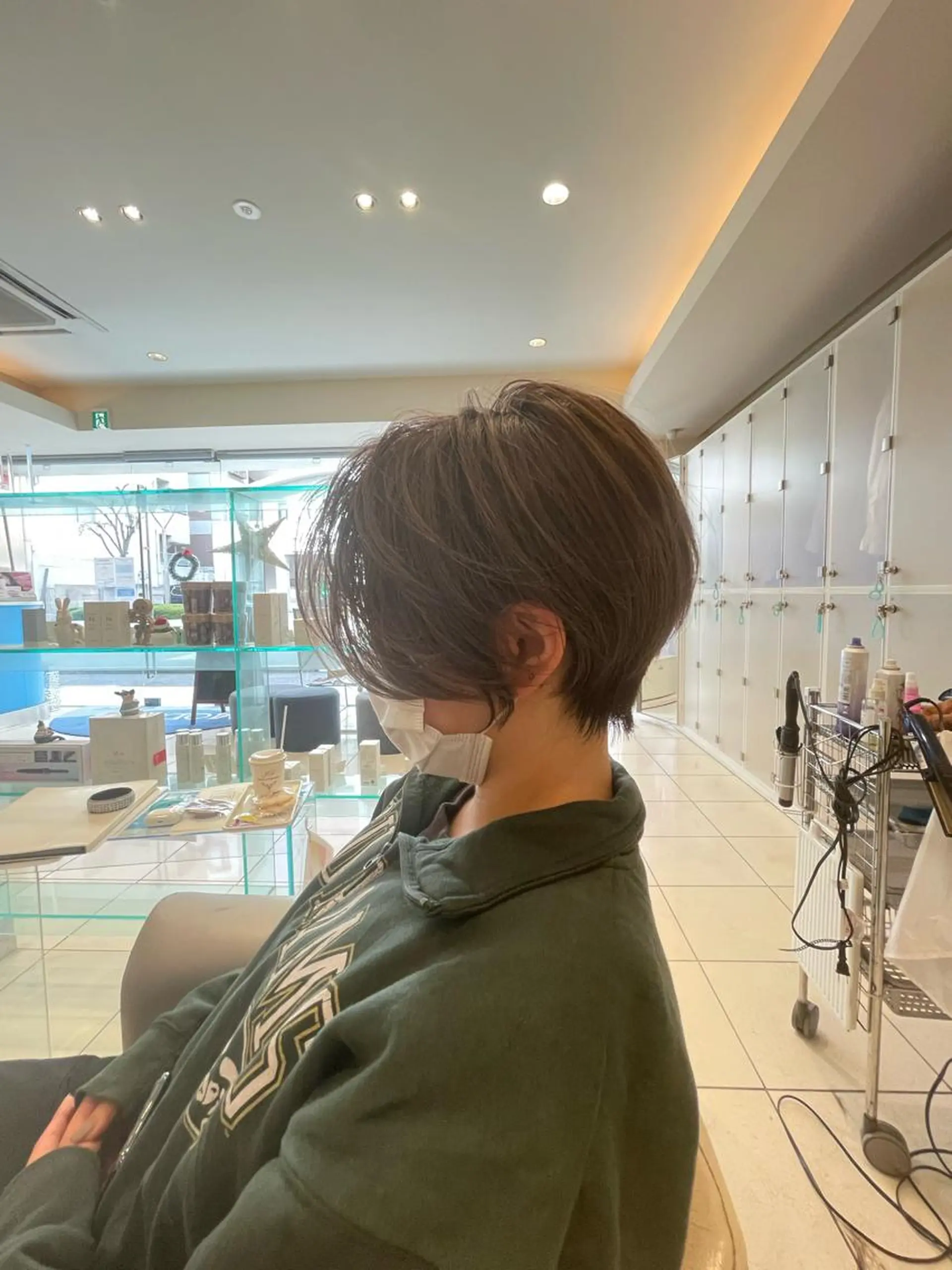 ショート カラー MODEks eau 佐藤優志のヘアスタイル