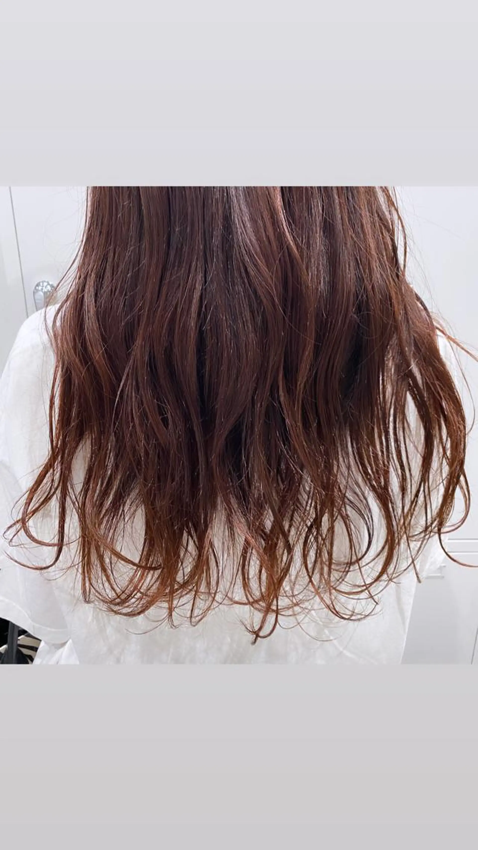 ロング カラー ブリーチ ブリーチなしカラー レッドカラー kai .のヘアスタイル