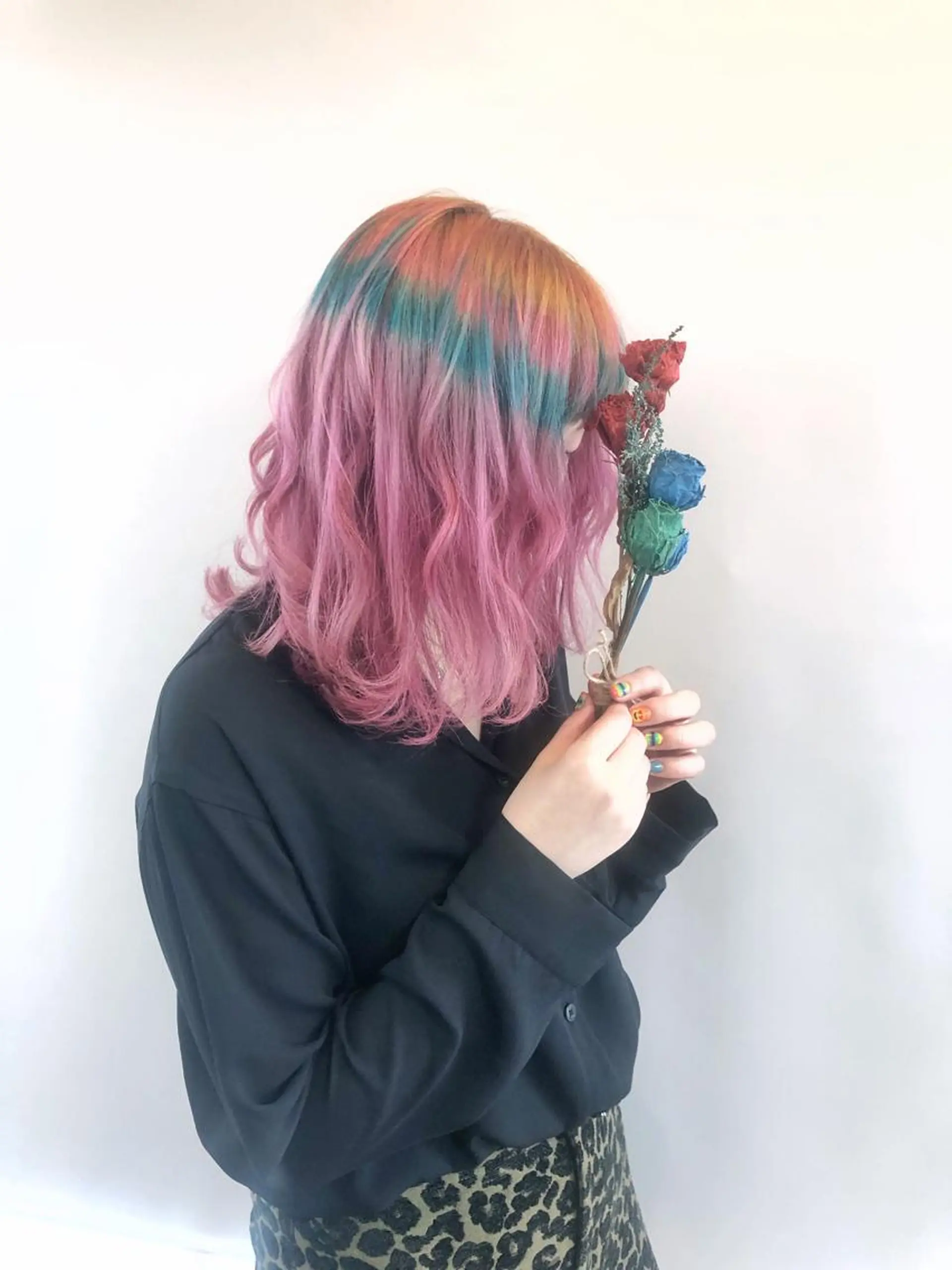 ミディアム カラー パーマ ヘアアレンジ 推し活専用 【派手髪】飯野ゆかりのヘアスタイル