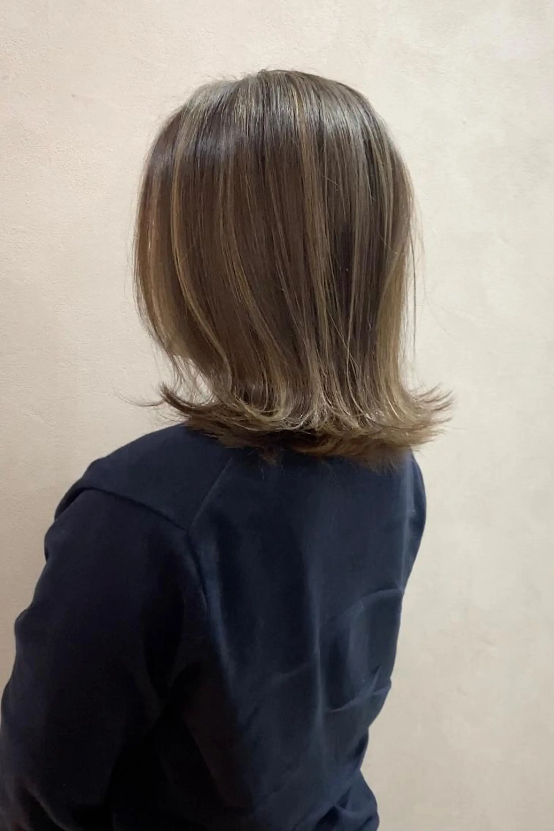 ミディアム ハイライト カット ヘアカラー トリートメント トップスタイリスト 江口 稜亮のヘアスタイル