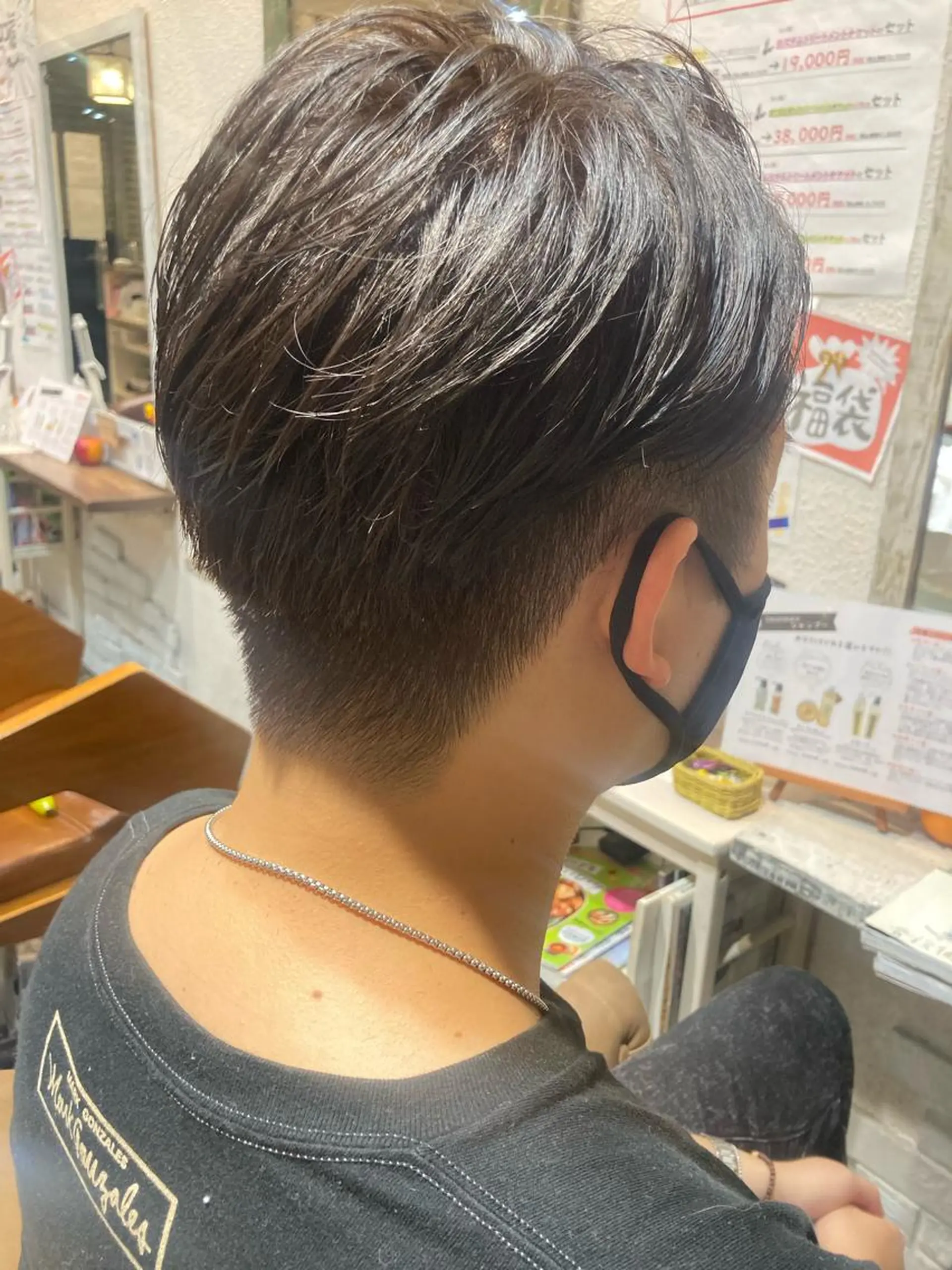 カラー メンズ アッシュ 透明感カラー シルバー シルバーアッシュ Cocorokara所属・カナザワ アリッサのヘアスタイル