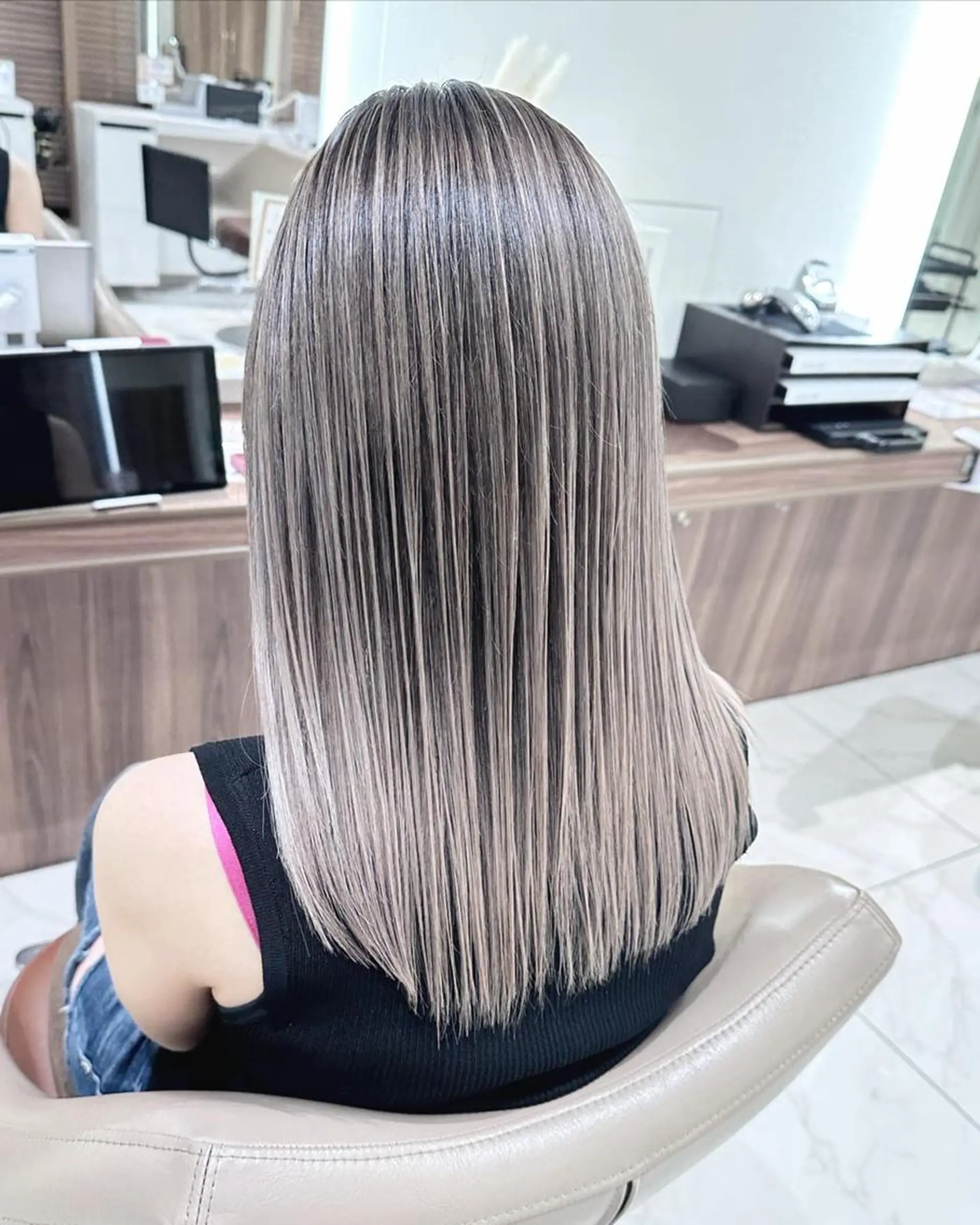 ミディアム カラー ブリーチ 透明感カラー ハイトーンカラー ヘアカラー ＡＳＨ 大宮のヘアスタイル