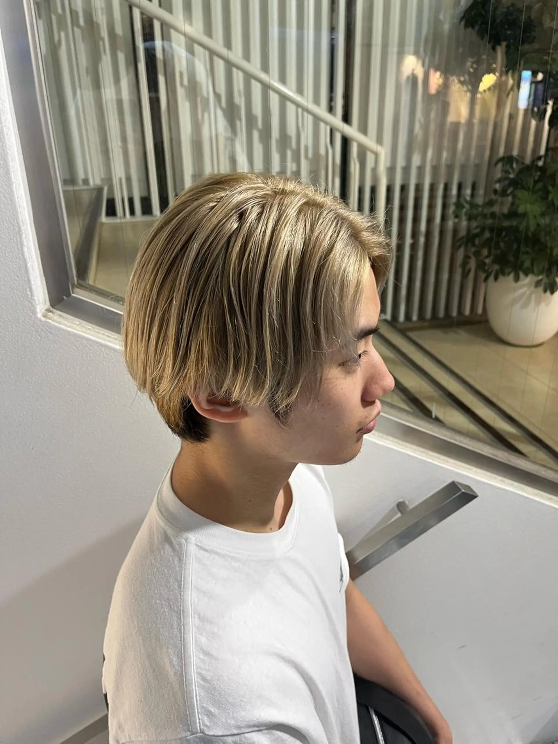 カラー メンズ メンズハイトーン ベージュカラー ハイトーンカラー ミルクティーベージュ ホワイトミルクティーベージュ 【メンズ特化】 寺田遥輝のヘアスタイル