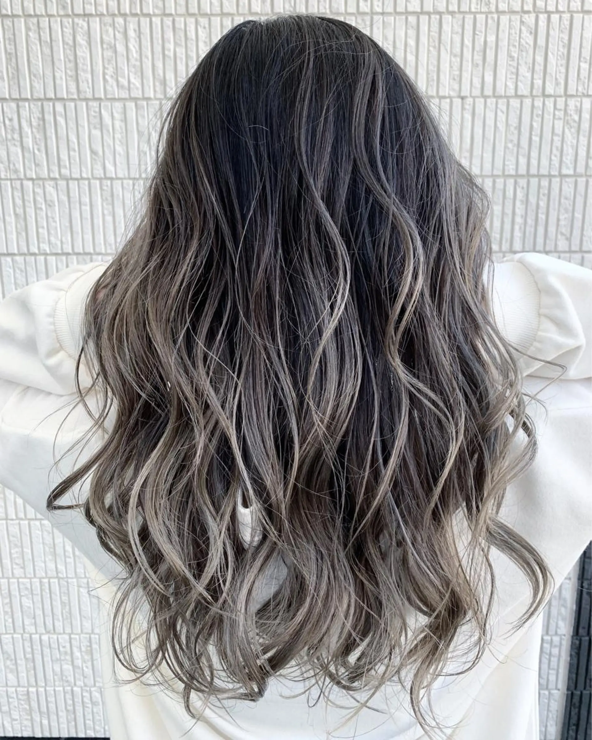 セミロング カラー バレイヤージュ レイヤーカット ヘアカラー トリートメント 古畑 佑悟のヘアスタイル