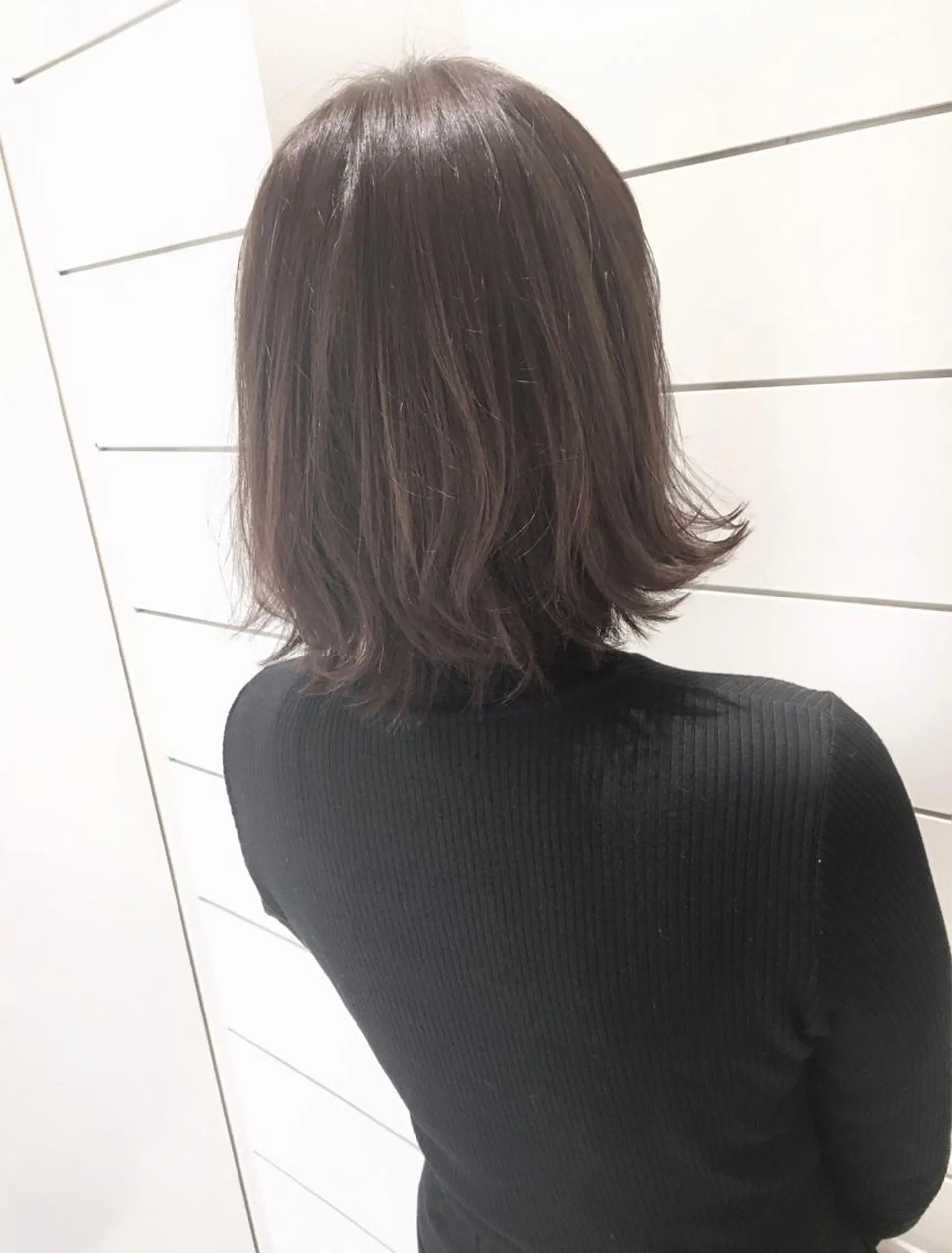 セミロング カラー アッシュ パープルカラー パープルアッシュ 鍵山 千秋のヘアスタイル