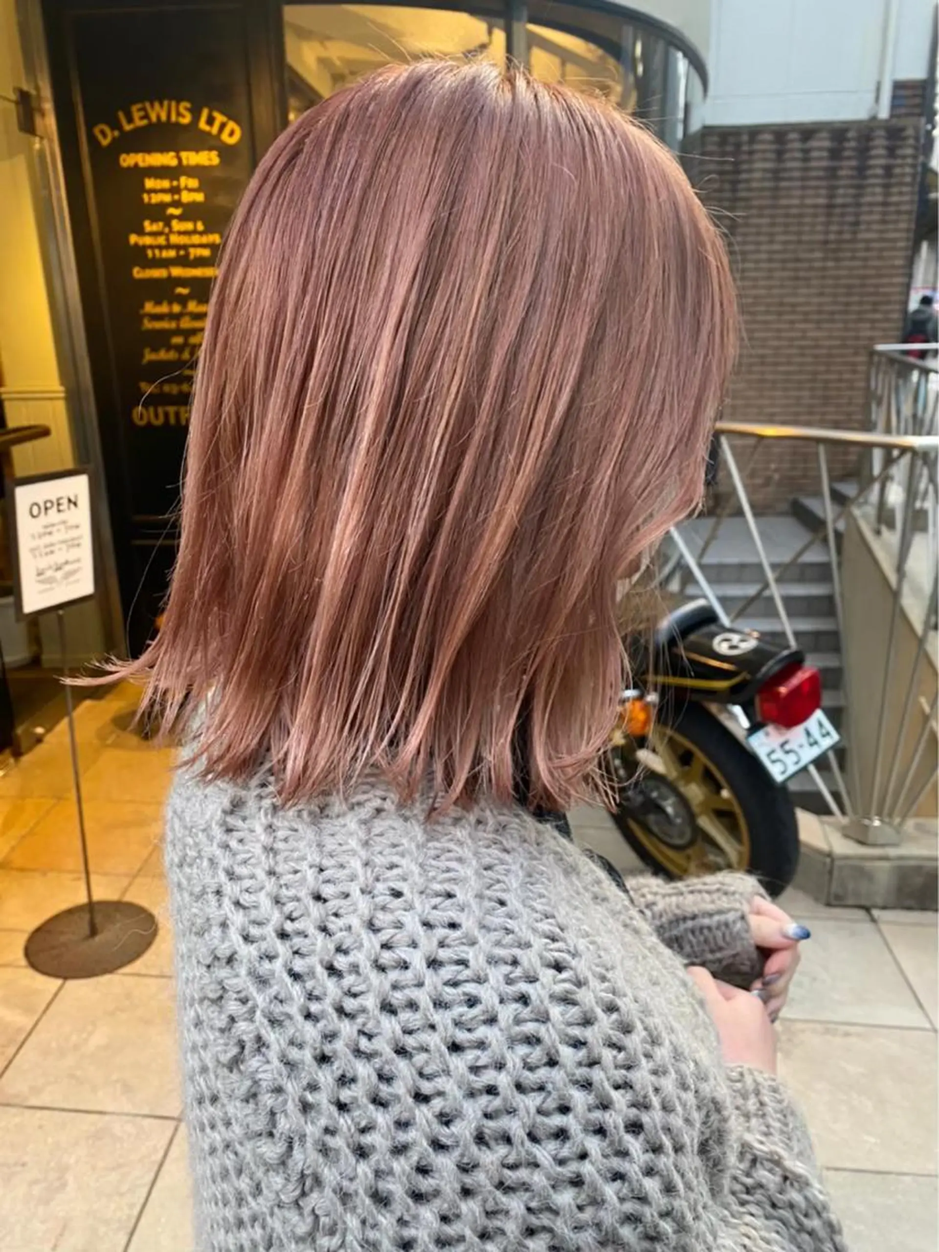 ショート yelm所属・🫒オリーブカラー ミディアムレイヤー✨のヘアスタイル