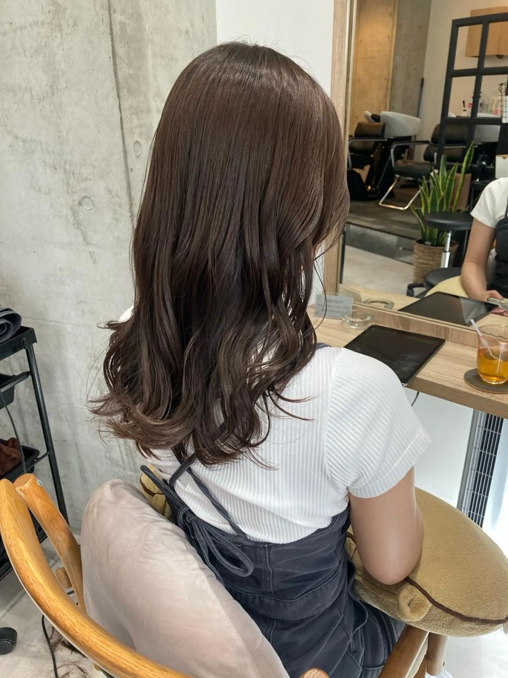 セミロング ✨色持ちの良い艶 カラー✨蟹江真世のヘアスタイル