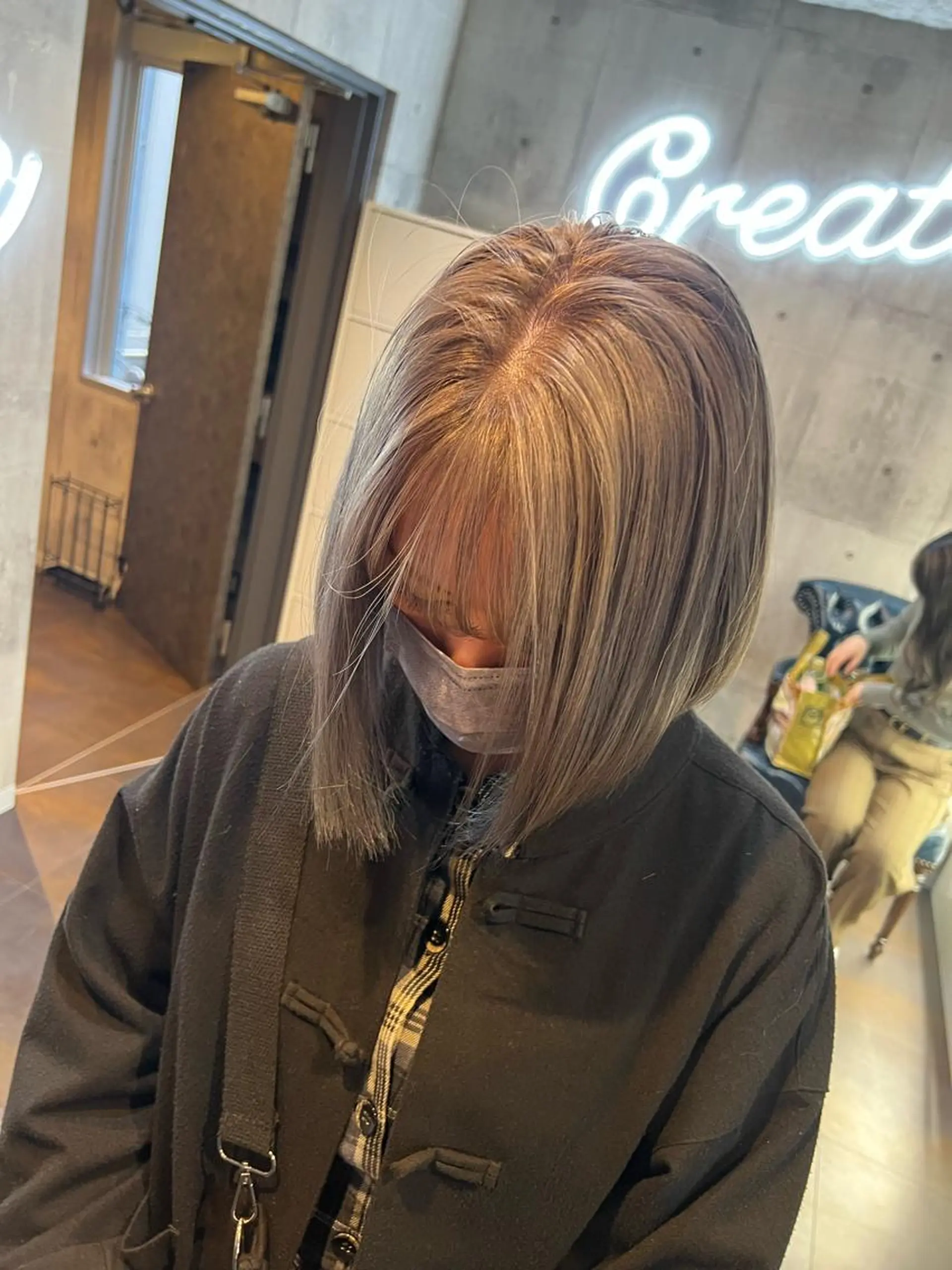 ミディアム カラー ヘアアレンジ シールエクステ ミディアムパーマ バレイヤージュ ダブルカラー グラデーションカラー ミルクティーハイトー ン💖Mikaのヘアスタイル
