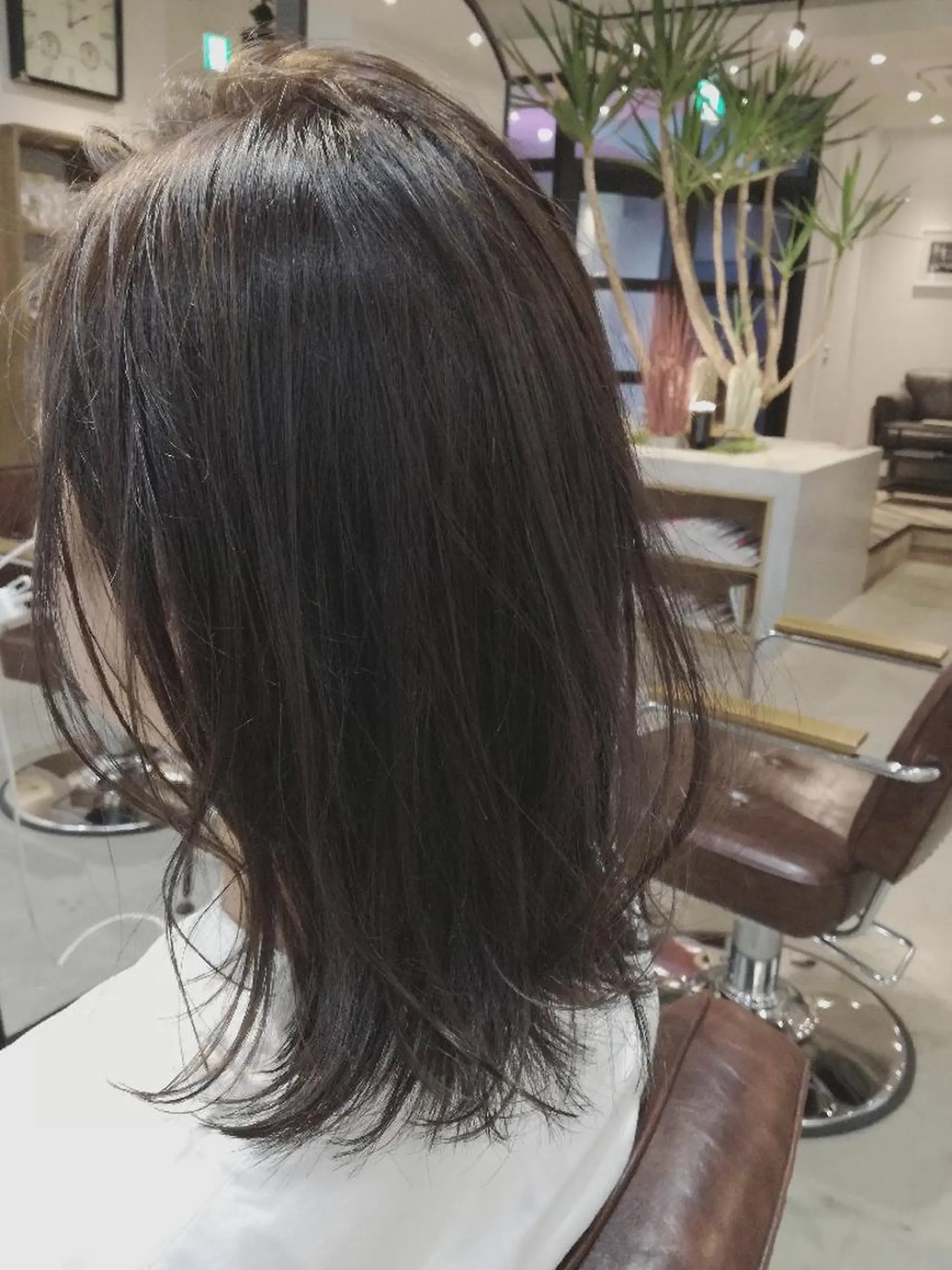 ミディアム カラー パーマ ヘアアレンジ メンズ ネイル キッズ マツエク・マツパ レイヤーカット ミディアムネイル 中津No.1髪質改善 店長✨透ける暗髪のヘアスタイル