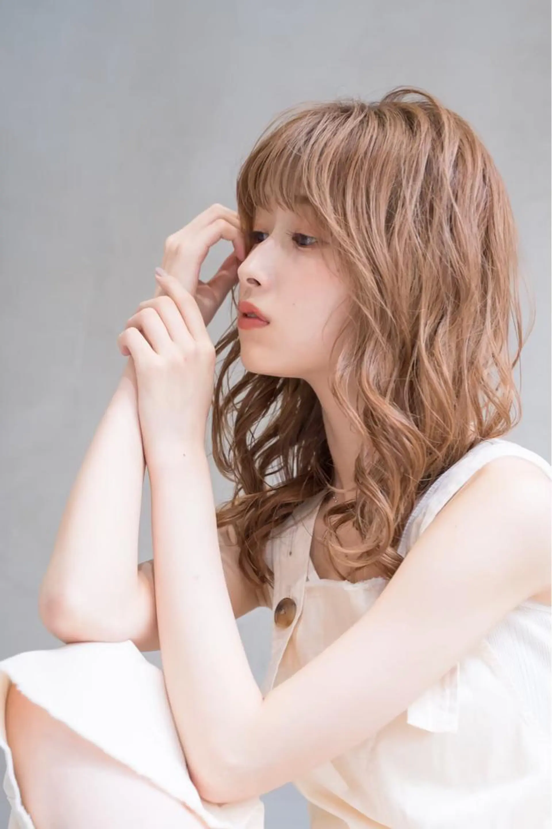 ミディアム カラー ヘアアレンジ ベージュカラー ブリーチ ミルクティーベージュ Ameri/髪質改善 /韓国ヘア🇰🇷のヘアスタイル