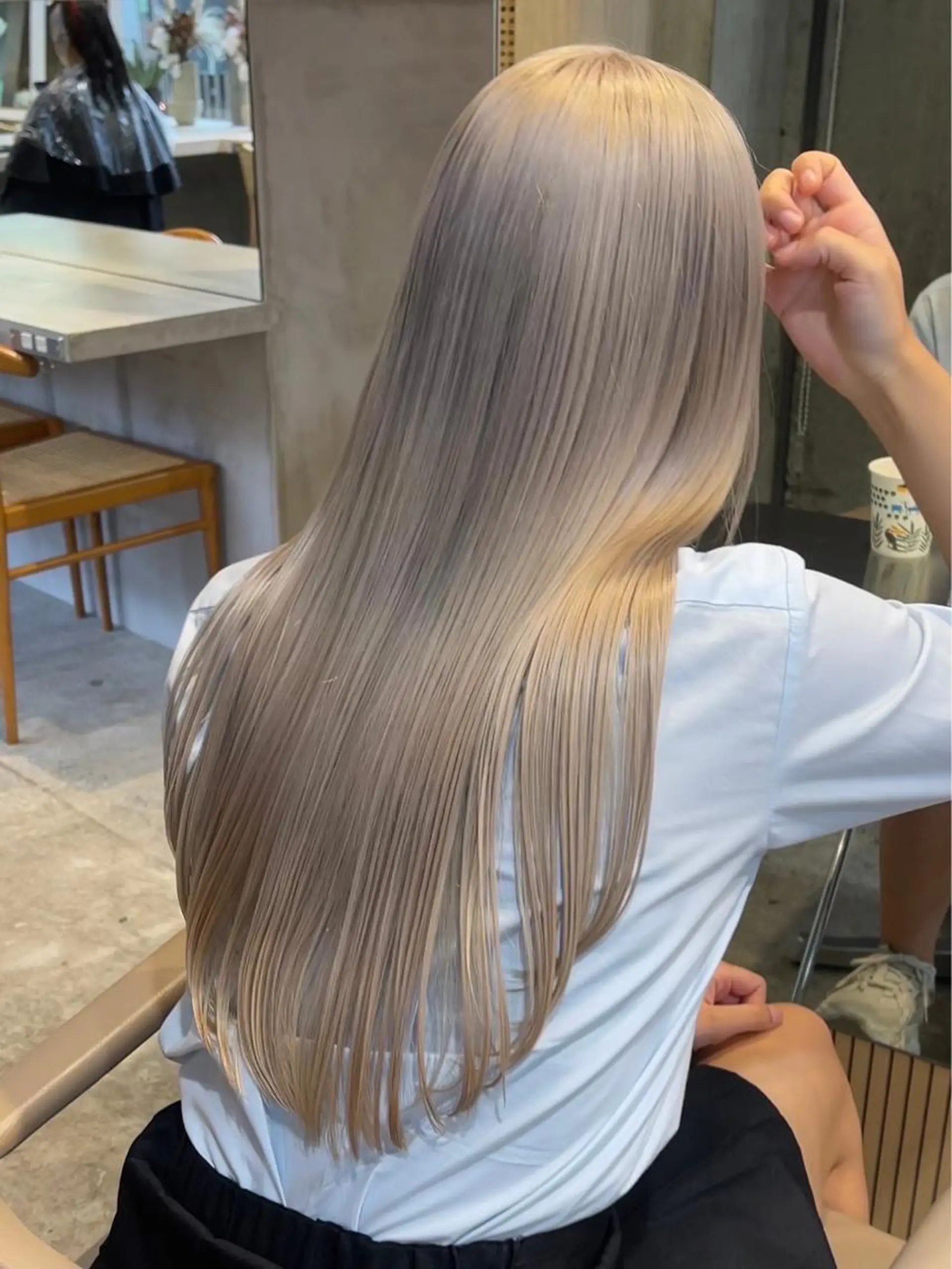 ロング カラー ヘアアレンジ ハイトーンカラー 優海のヘアスタイル