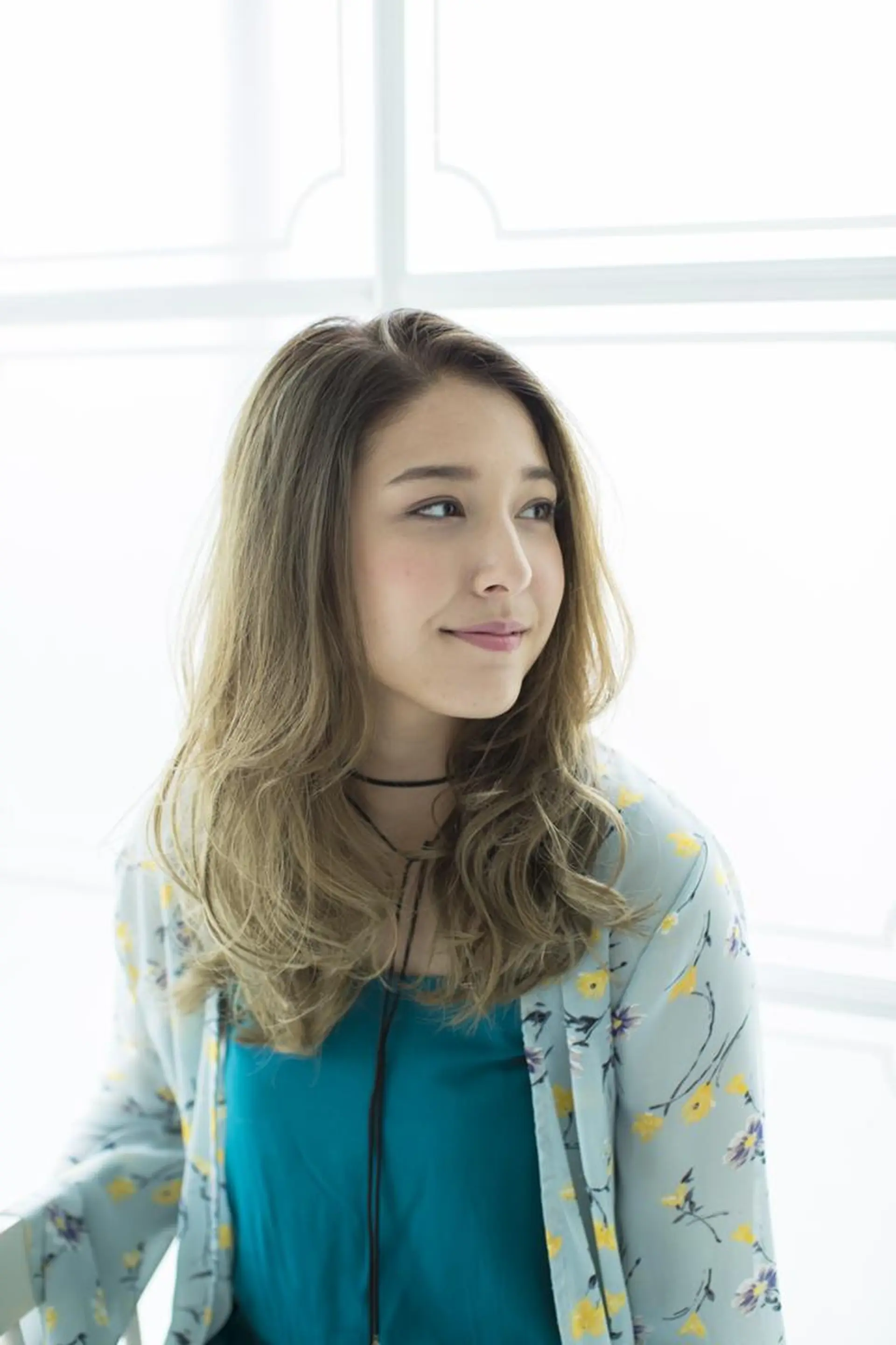 カラー 岩渕 由里香のヘアスタイル