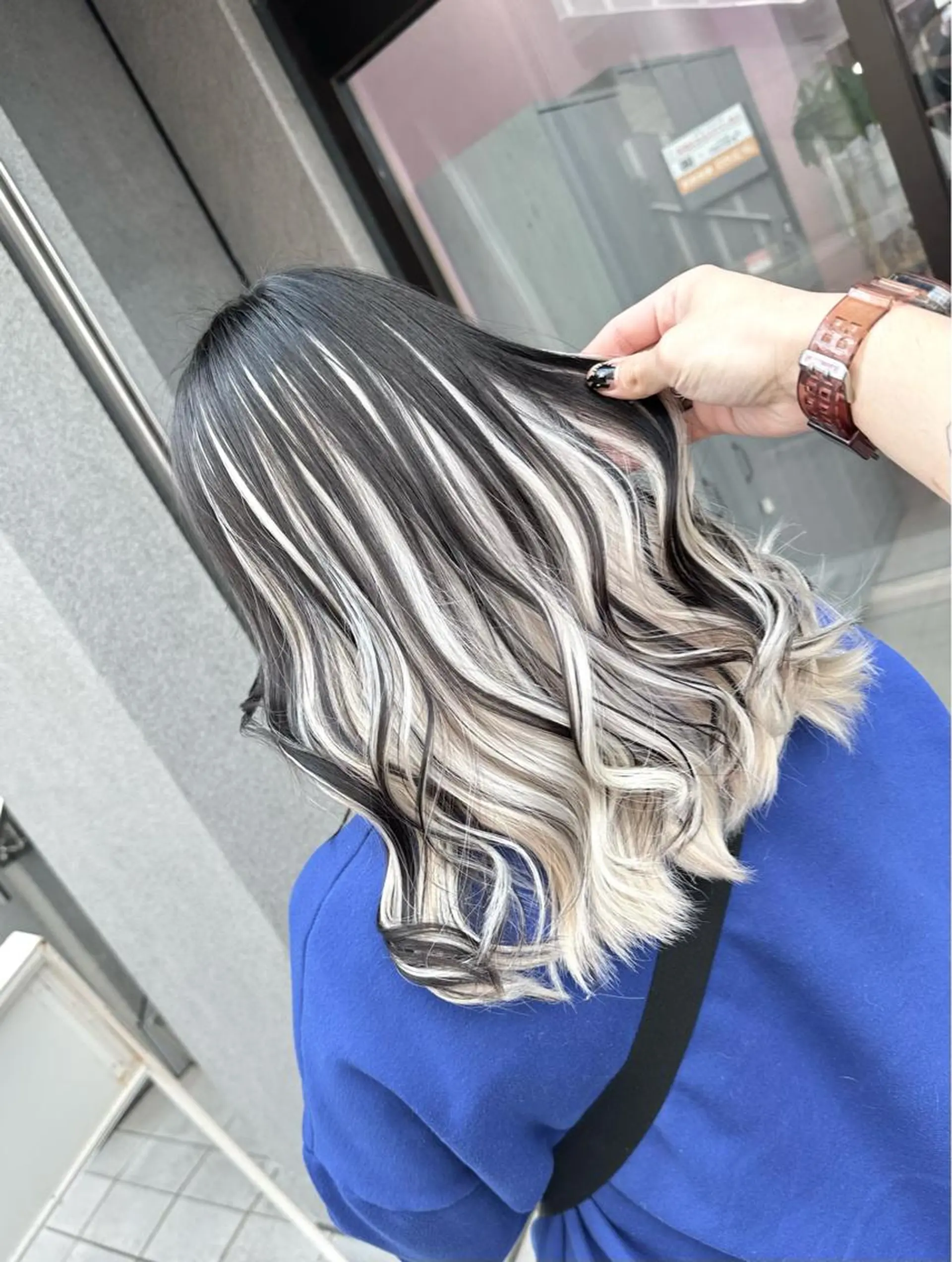 セミロング カラー アッシュ アッシュグレー アッシュグレージュ バレイヤージュ ミストバング ヘアカラー トリートメント ブリーチ人気No.1 MANATO🎨🌈のヘアスタイル