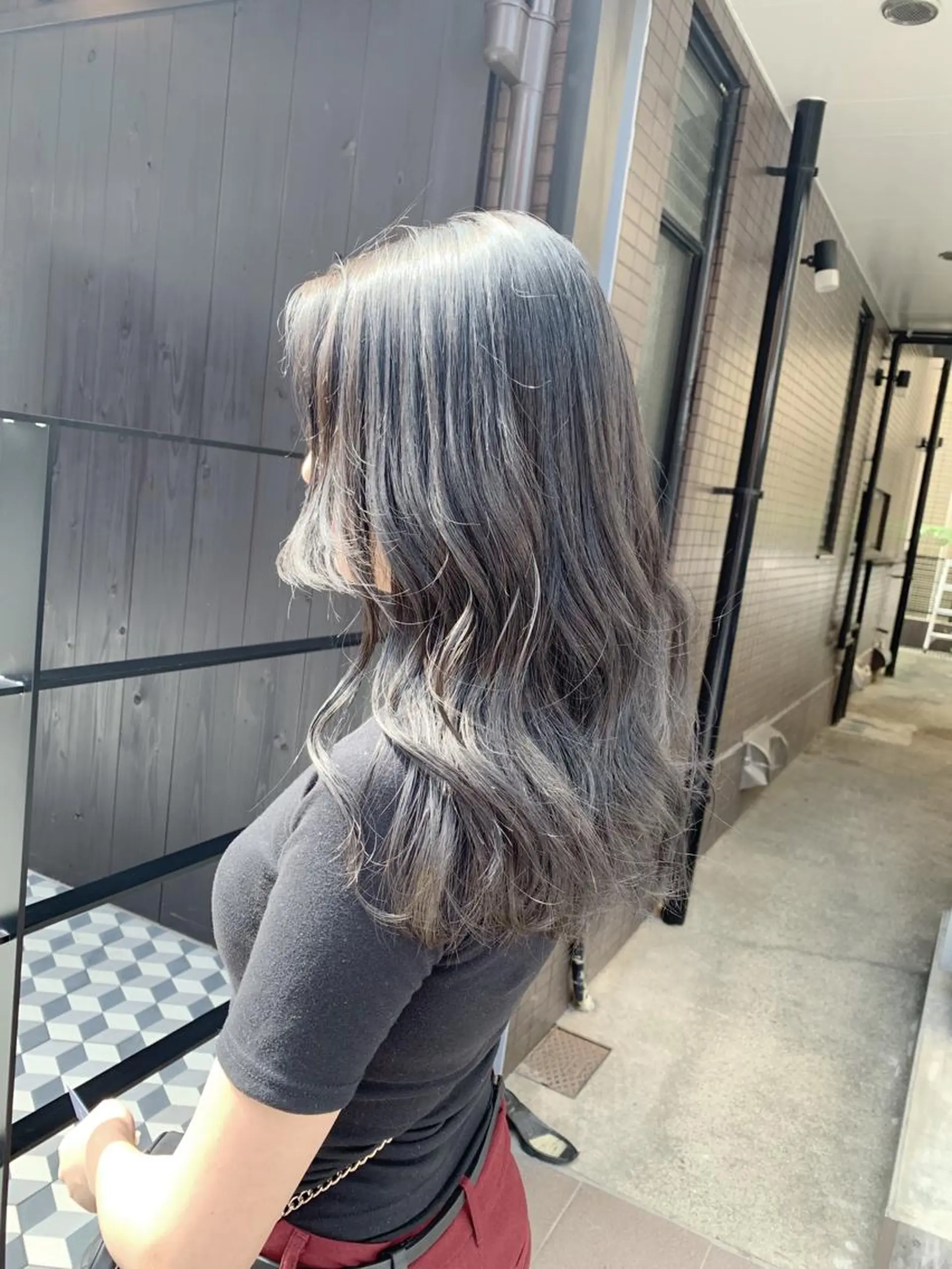 セミロング カラー ブリーチ ブリーチなしカラー シルバー DUMBO所属・【完全マンツー 恵比寿】佐藤 翔のヘアスタイル