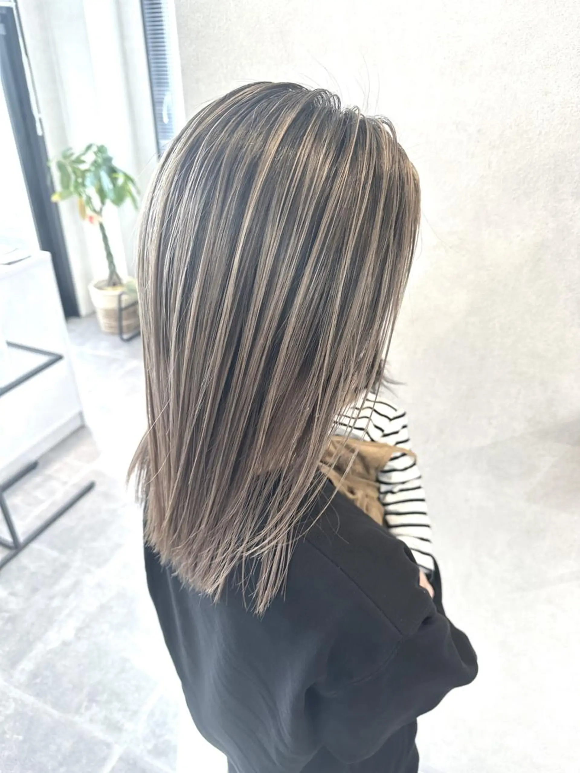 ミディアム カラー ヘアアレンジ ハイトーン カラーのヘアスタイル