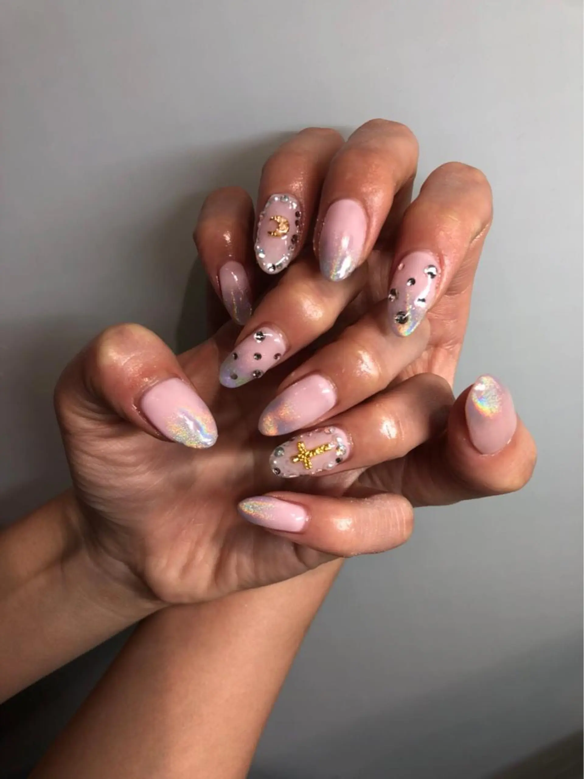 ネイル 指名支持率NO.1 スタイリストのヘアスタイル