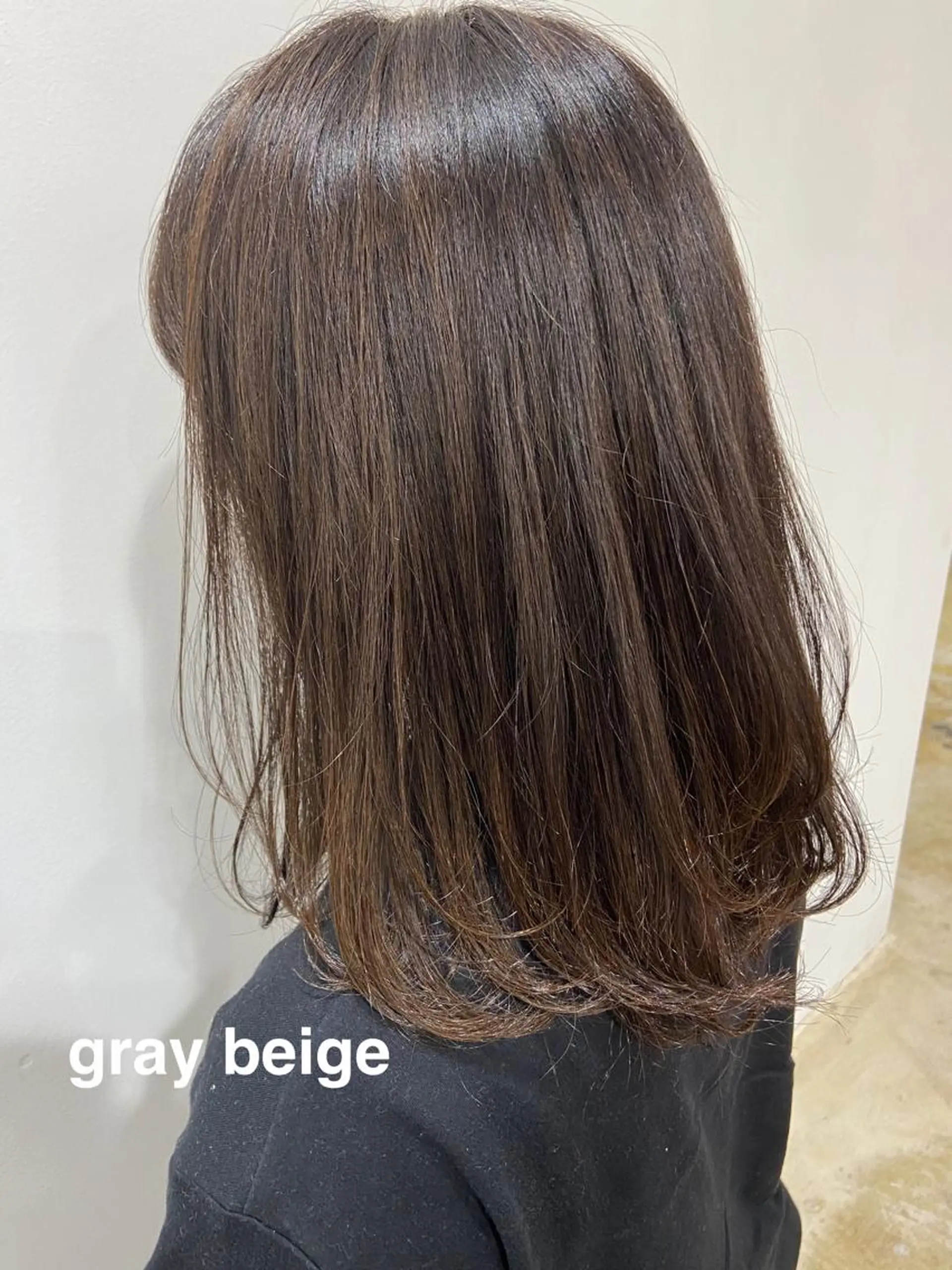 セミロング カラー merc.🌿💚 八幡真衣のヘアスタイル