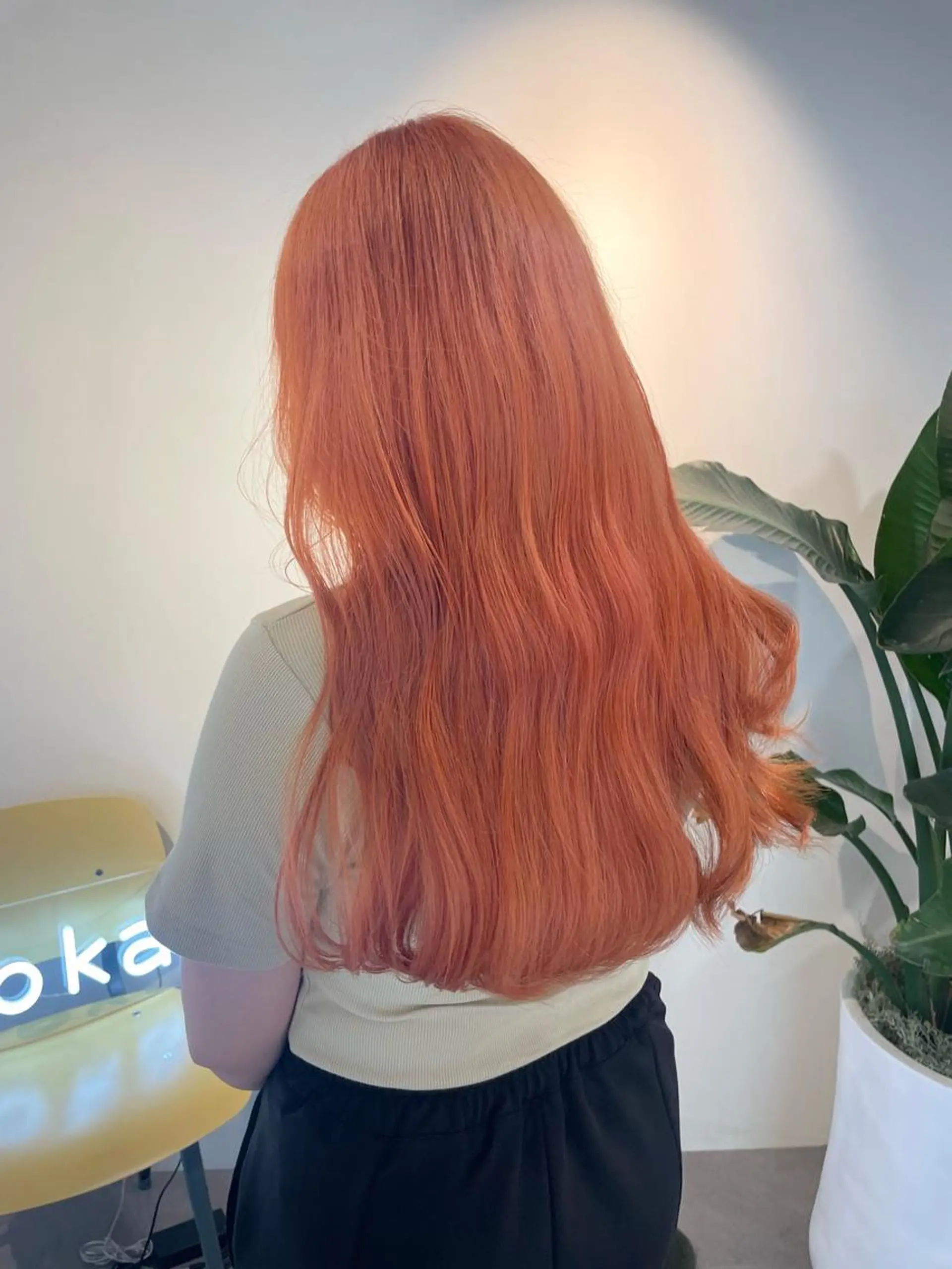 カラー 若月 あやかのヘアスタイル