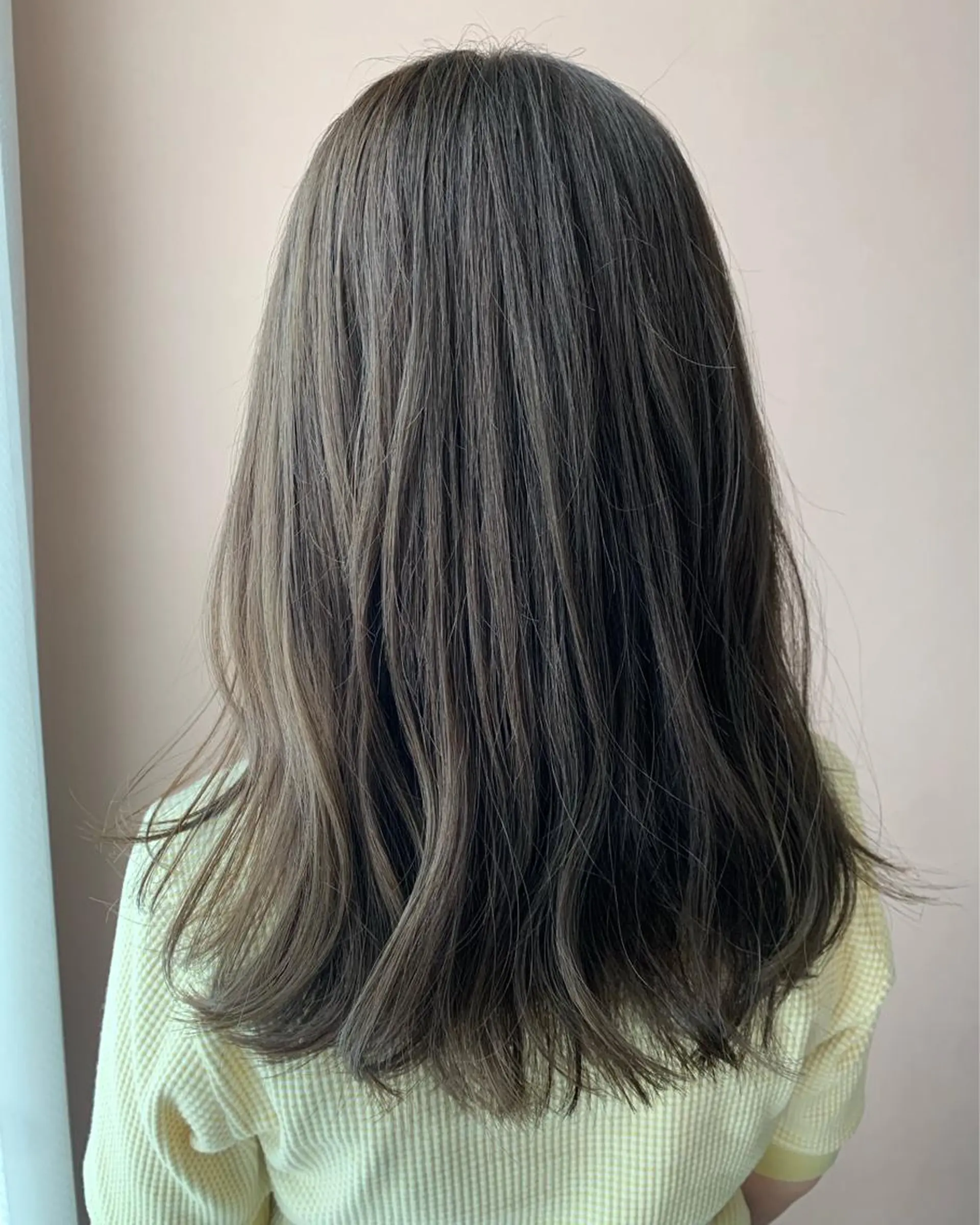 ロング カラー ブリーチ グレージュ カット ヘアカラー トリートメント hub hair レイヤー/透明感のヘアスタイル