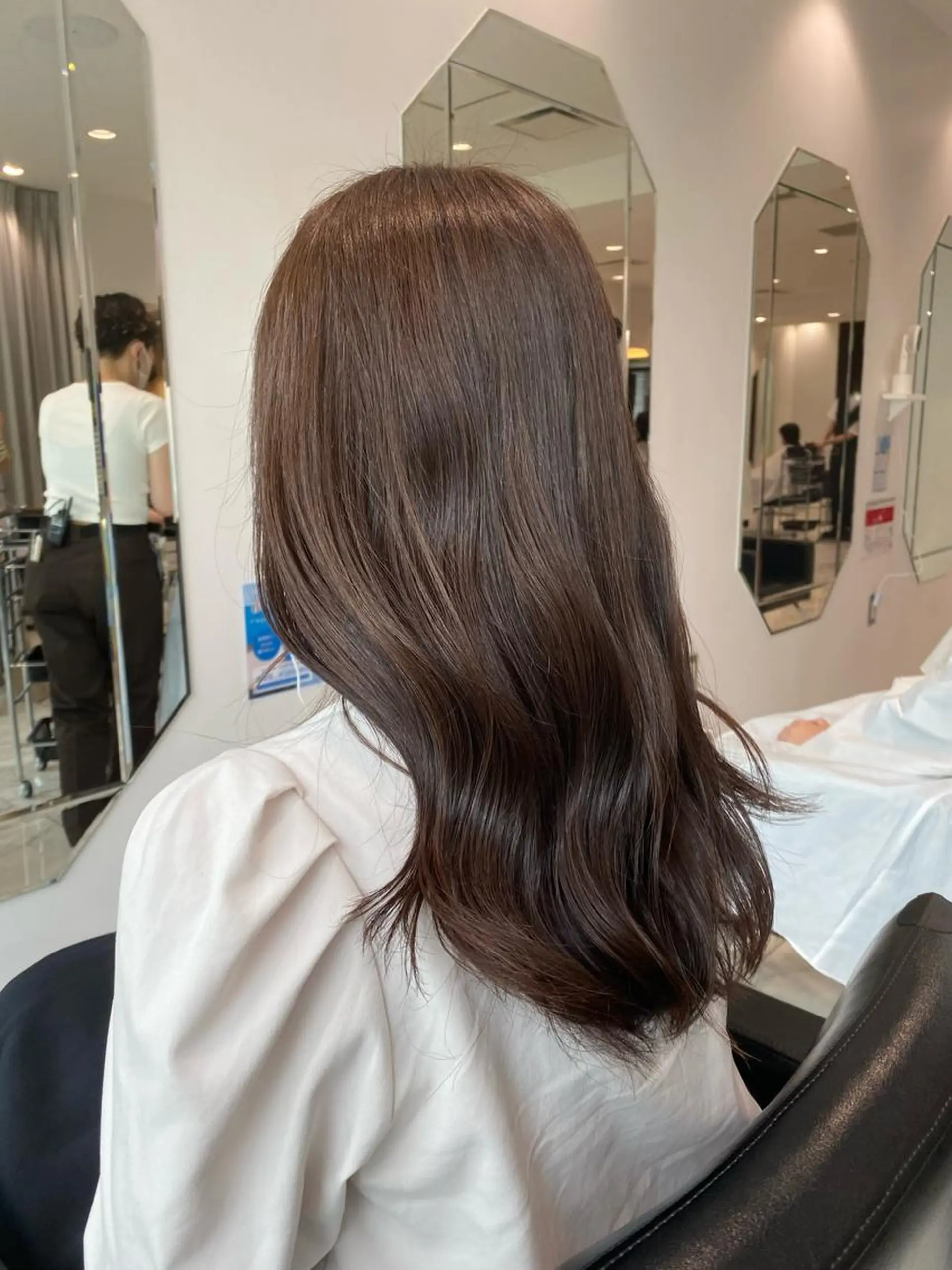 ロング カラー ベージュカラー 艶髪レイヤー顔周り グレージュ添田晃基のヘアスタイル