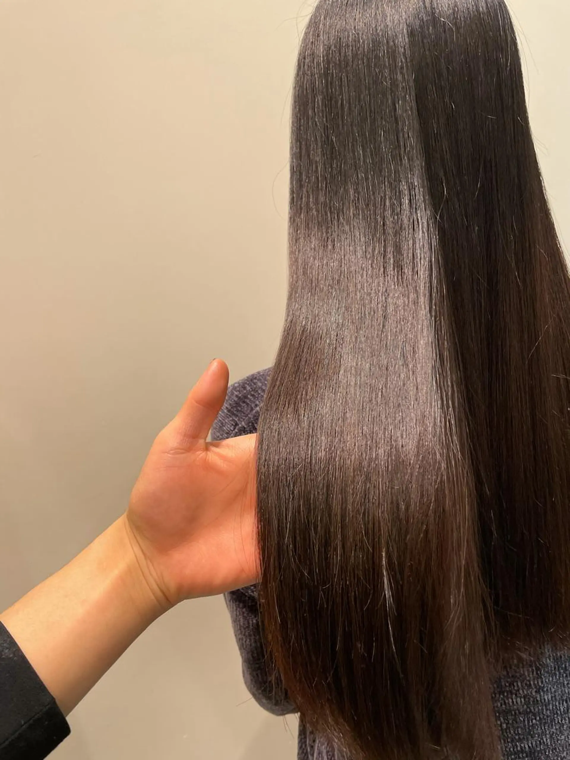 ロング パーマ ヘアアレンジ 縮毛矯正 uka 東京ミッドタウン 六本木所属・🥀似合わせ🥀 柔らかカラー・タイトのヘアスタイル