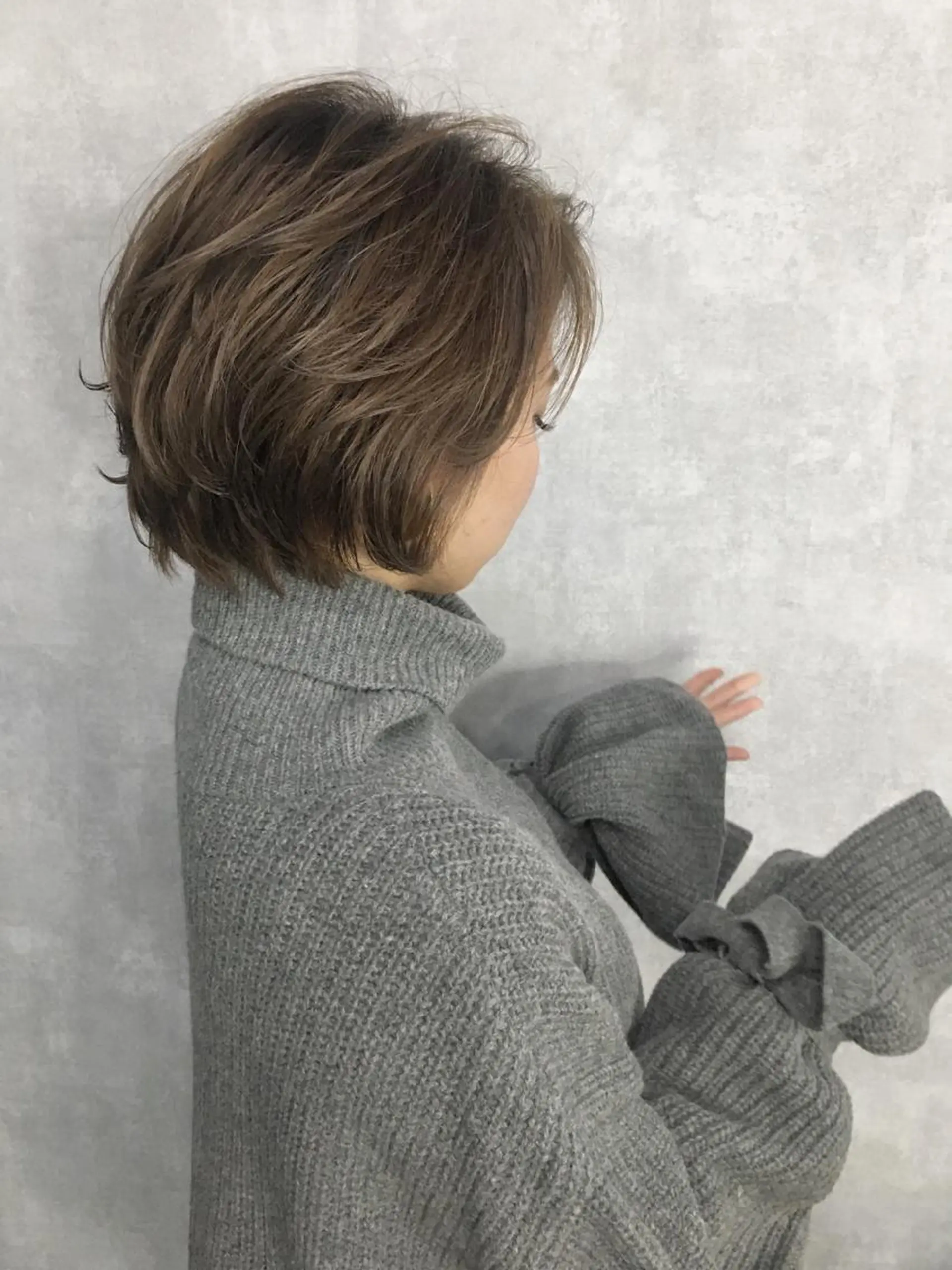 ショート カラー アッシュ アッシュグレー ショートヘア レイヤーカット BLend 渋谷のヘアスタイル