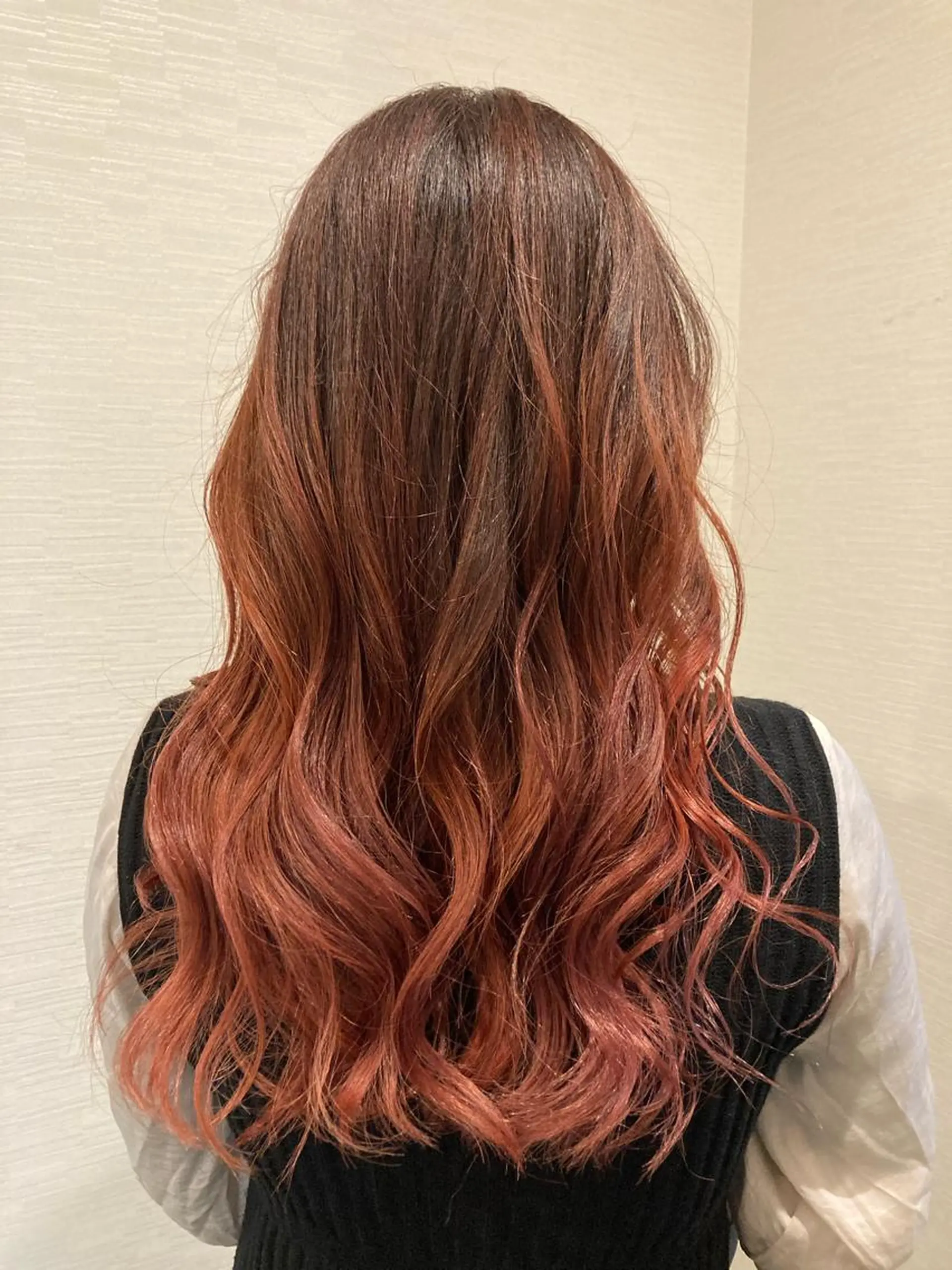 ロング カラー デザインカラー グラデーションカラー レッドカラー 髪質改善/縮毛矯正/ 超高濃度水素ケアのヘアスタイル