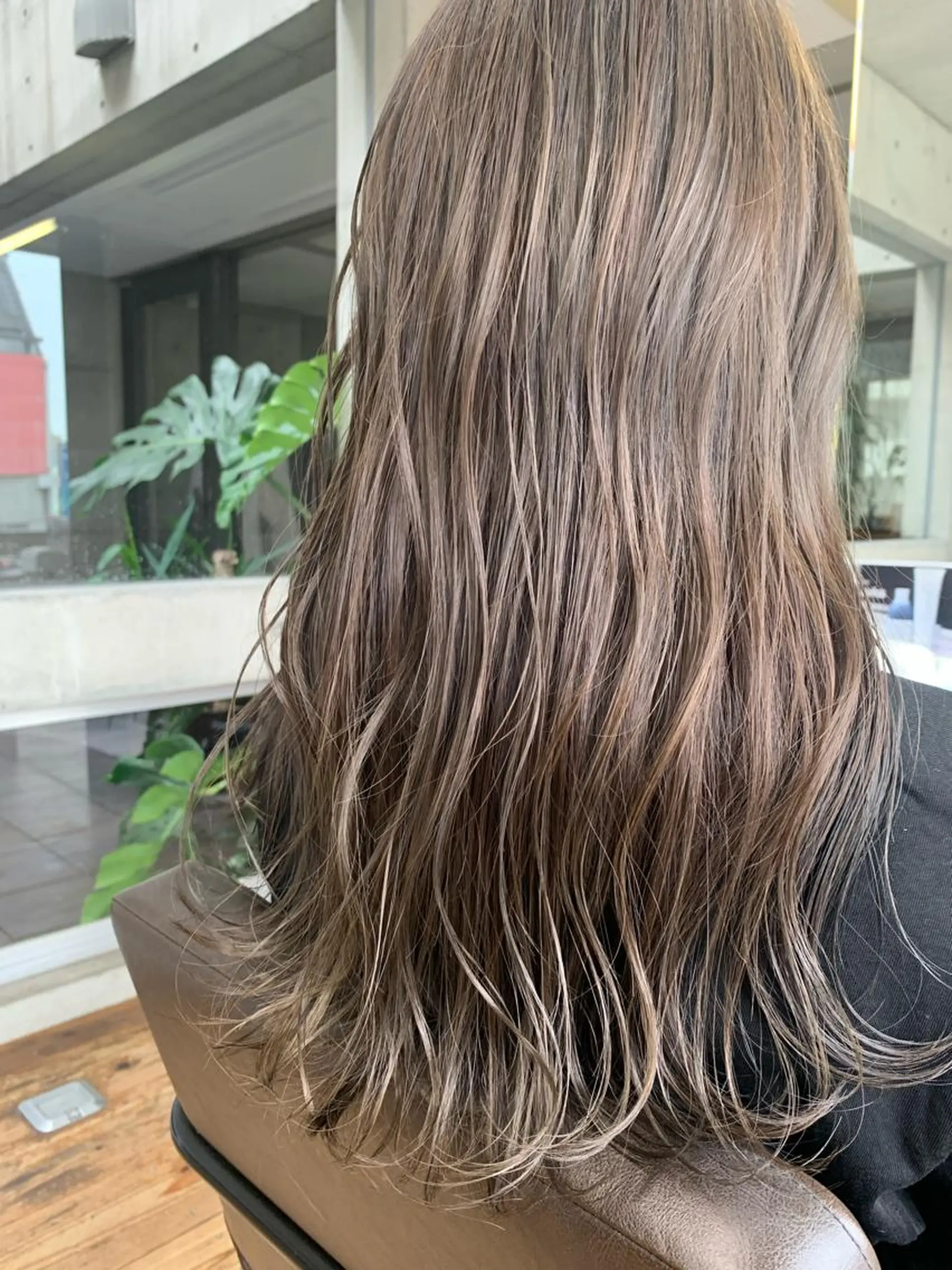 ロング ヘアカラー トリートメント 西岡 優太のヘアスタイル