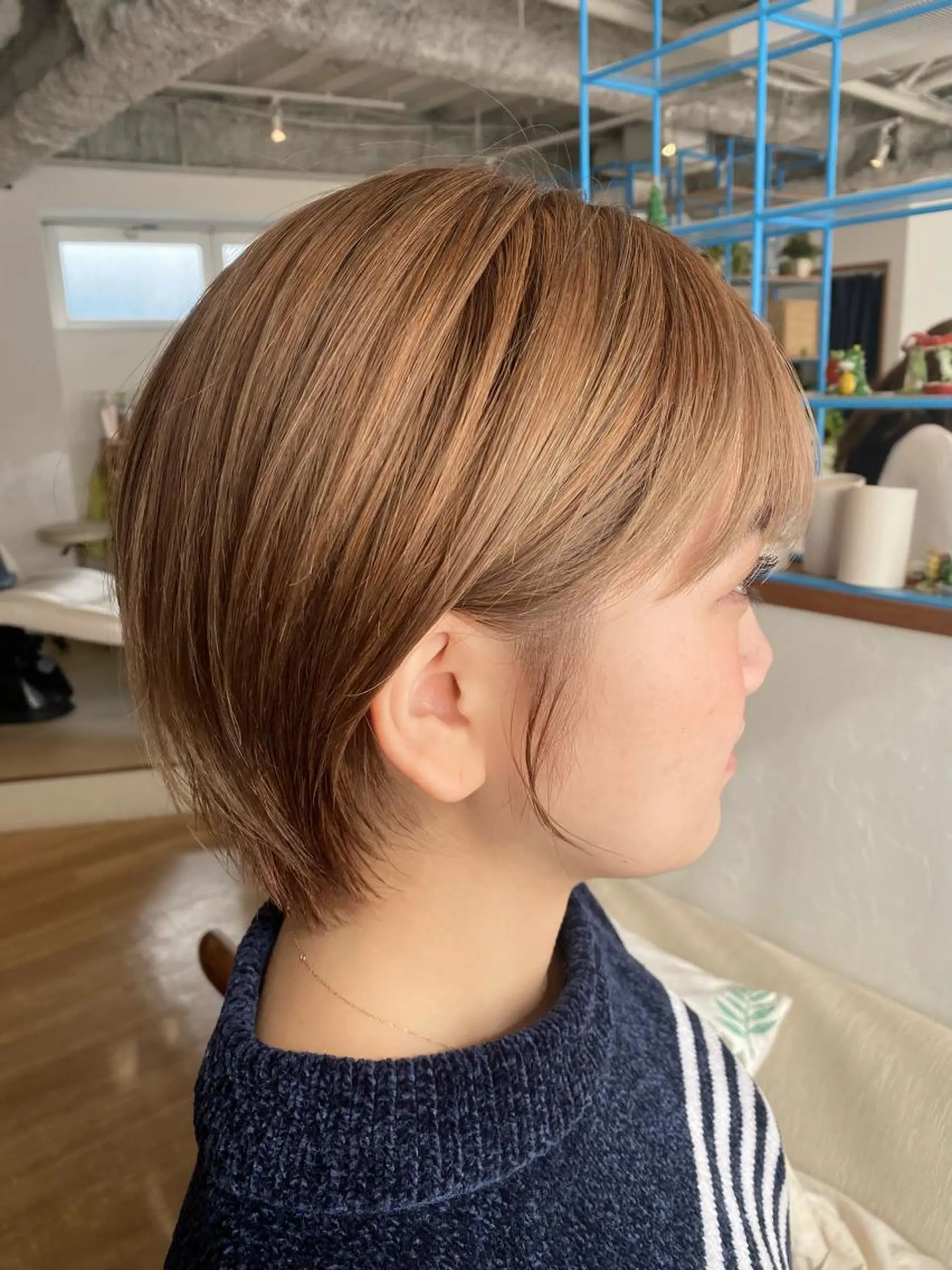 ショート カラー ベージュカラー ブリーチ ハイトーンカラー ヘアカラー 伊藤 かなのヘアスタイル